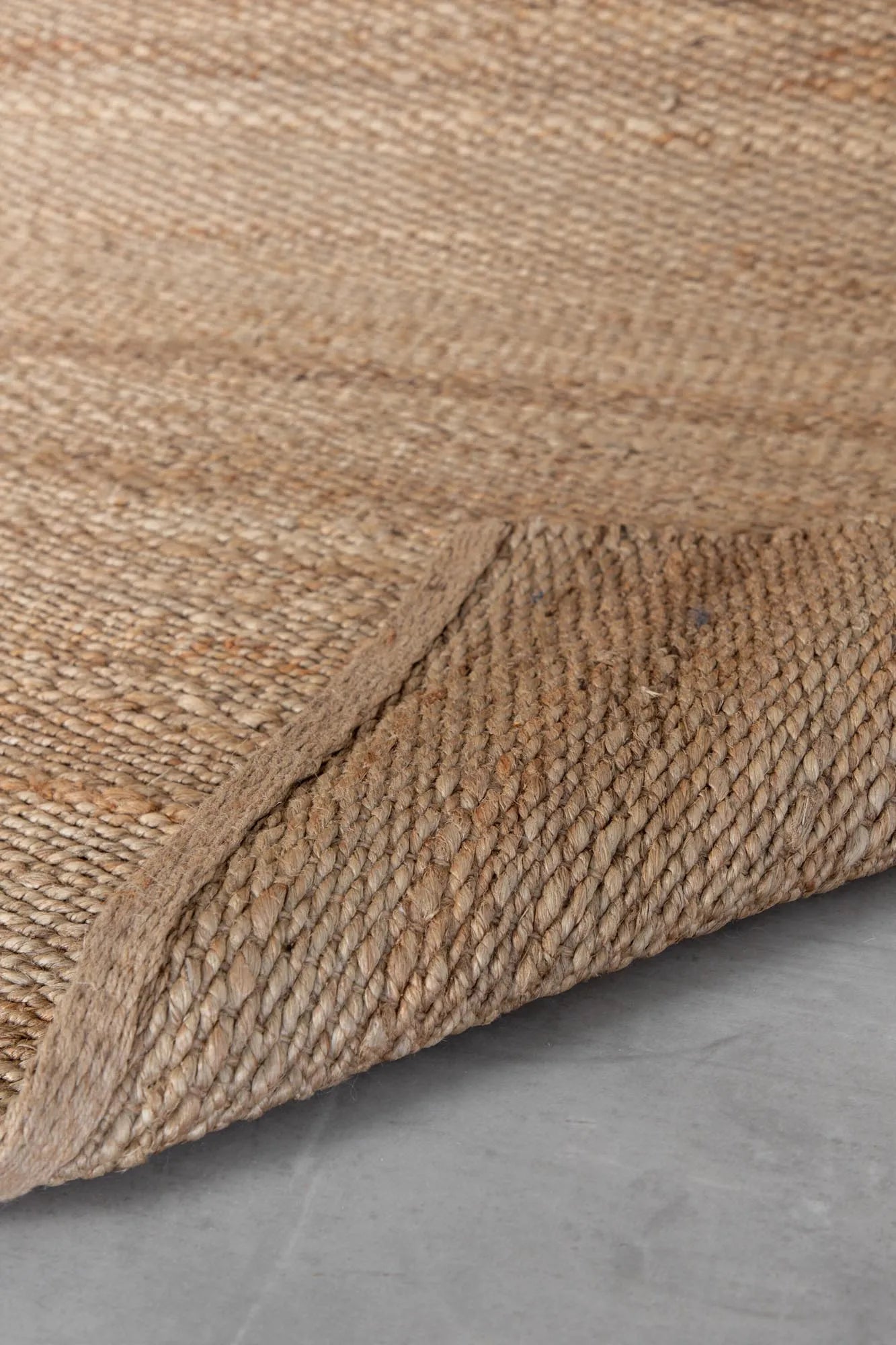 Kali Teppich in Natur präsentiert im Onlineshop von KAQTU Design AG. Teppich ist von Venture Home