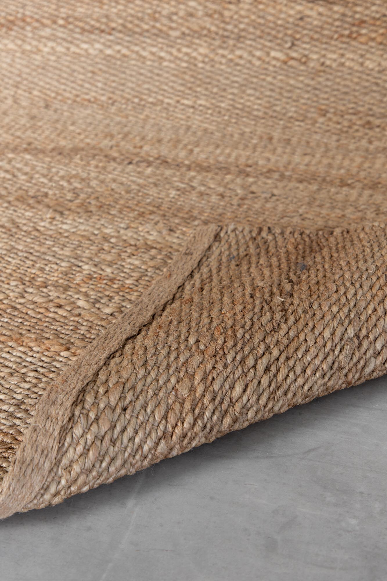 Kali Teppich in Natur präsentiert im Onlineshop von KAQTU Design AG. Teppich ist von Venture Home