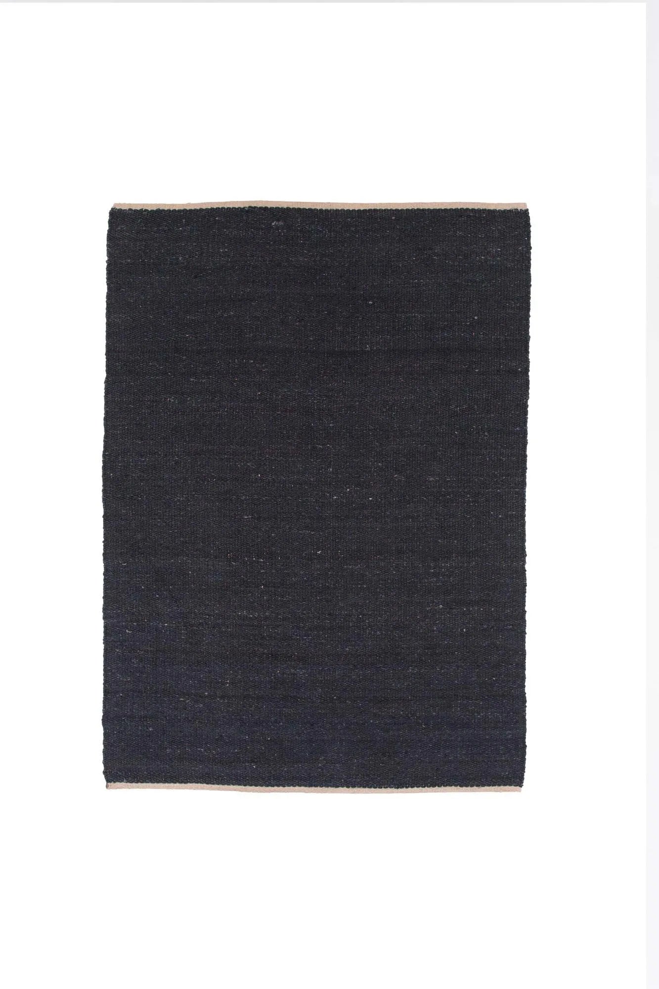 Kali Teppich in Schwarz präsentiert im Onlineshop von KAQTU Design AG. Teppich ist von Venture Home