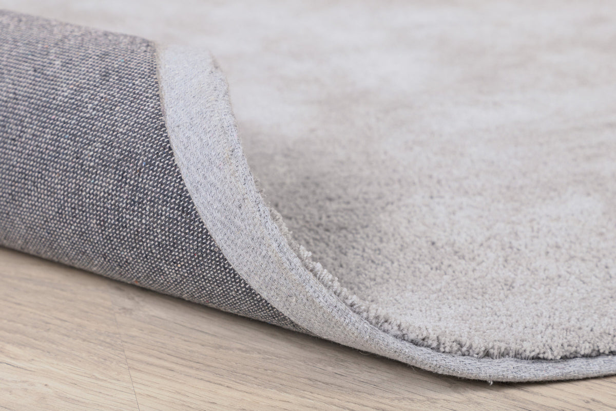 Wunderteppich in Silber präsentiert im Onlineshop von KAQTU Design AG. Teppich ist von Venture Home