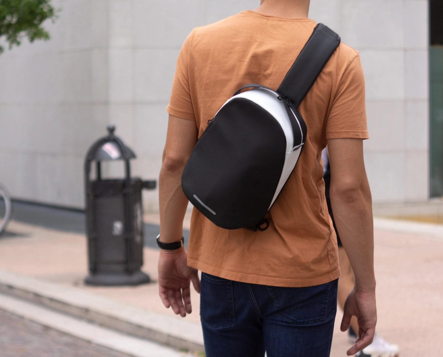 City Life Sling Sac à dos de RPET 8LT. 23x12x32 cm blanc