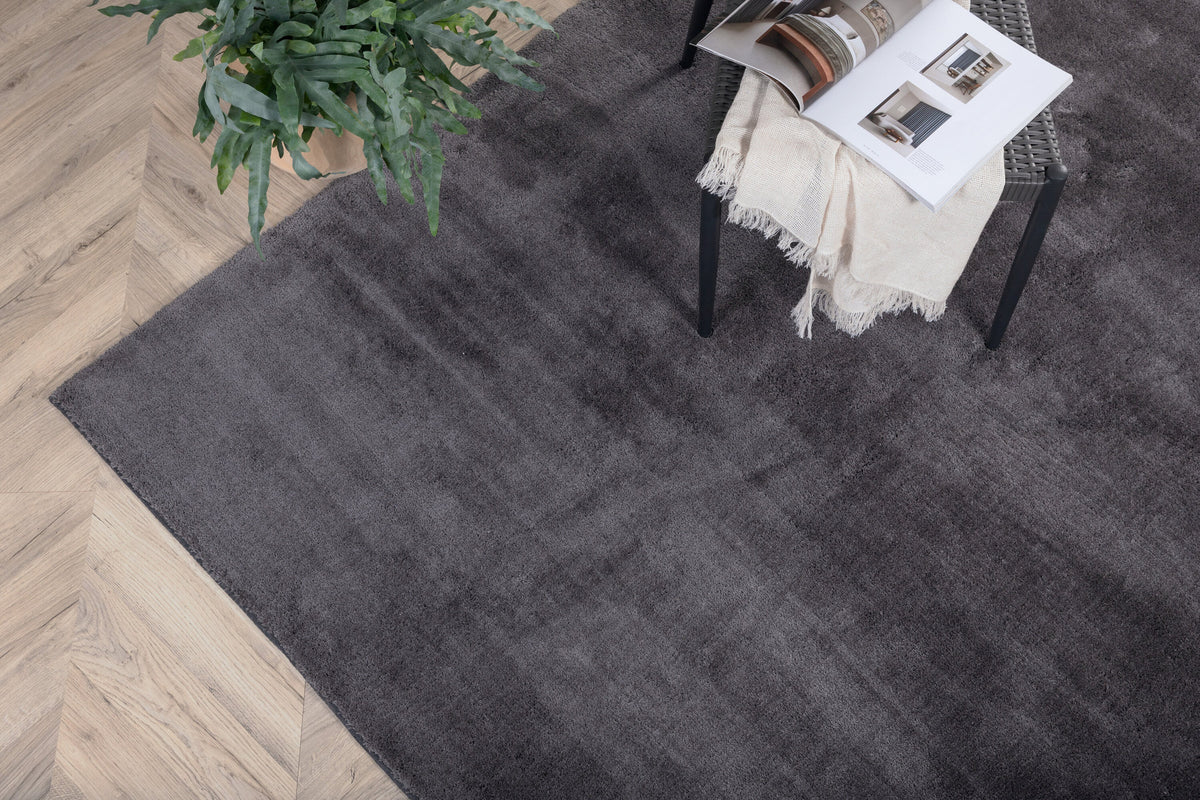 Wunderteppich in Dunkelgrau präsentiert im Onlineshop von KAQTU Design AG. Teppich ist von Venture Home