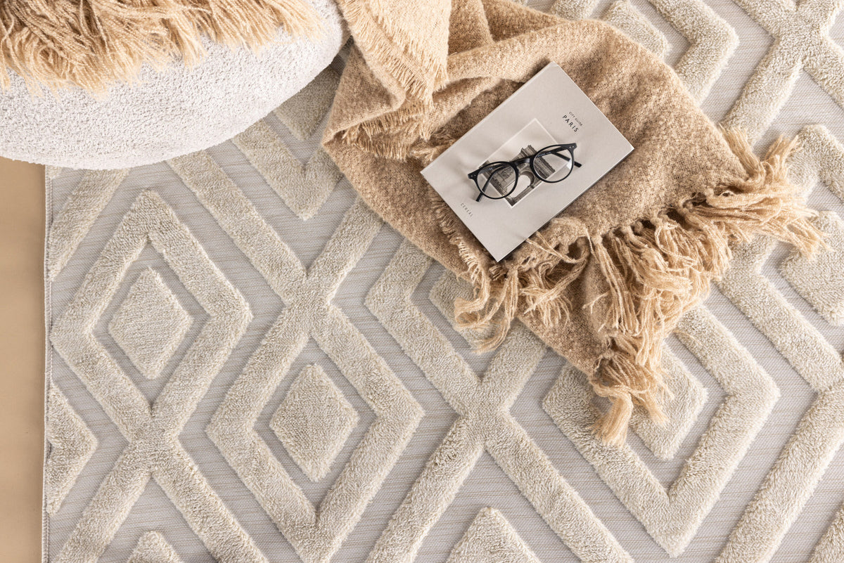 Pia Teppich in Weiss präsentiert im Onlineshop von KAQTU Design AG. Teppich ist von Venture Home