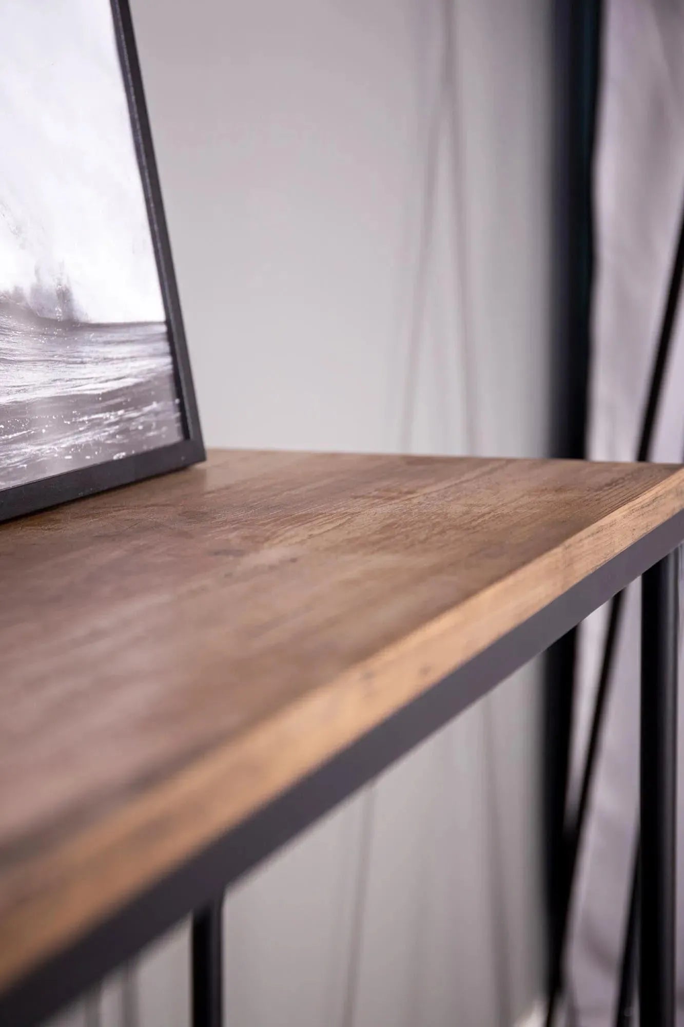 Eleganter Palace Tisch: Funktionalität trifft auf skandinavisches Design.