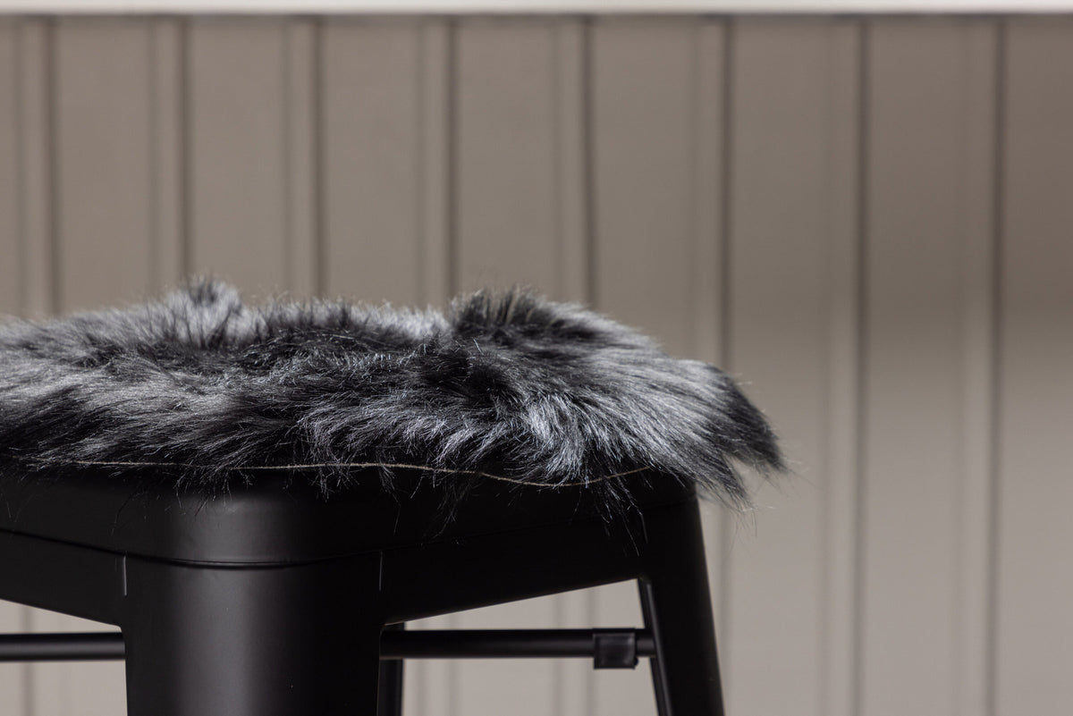 Katy Kissen in Schwarz präsentiert im Onlineshop von KAQTU Design AG. Sitzkissen ist von Venture Home