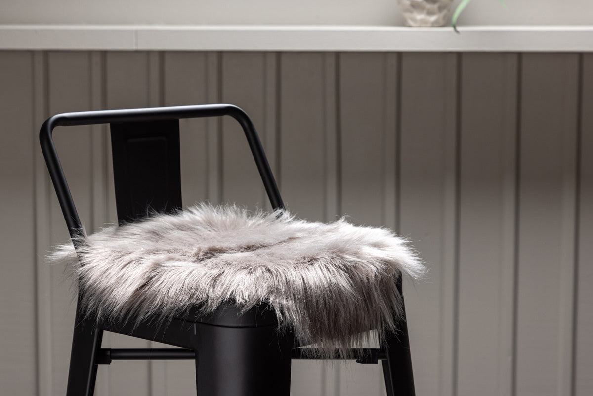 Katy Kissen in Grau präsentiert im Onlineshop von KAQTU Design AG. Sitzkissen ist von Venture Home