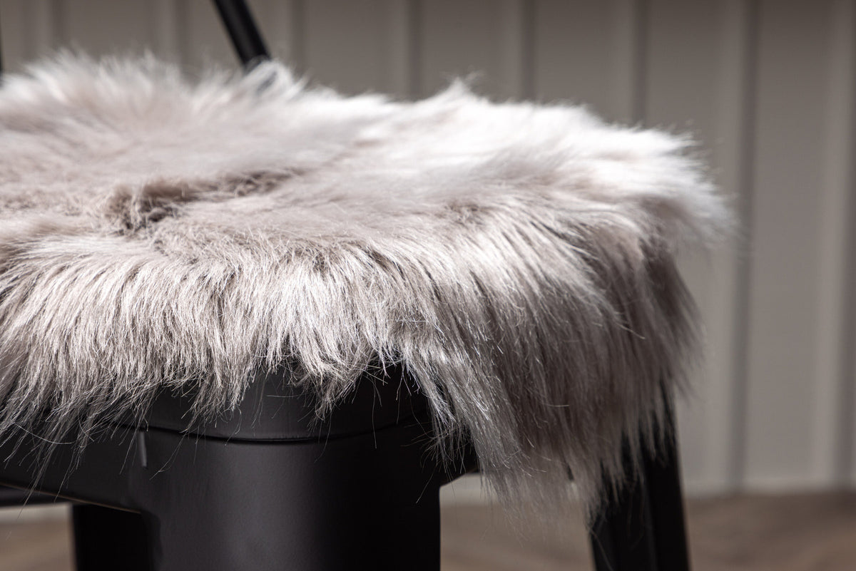 Katy Kissen in Grau präsentiert im Onlineshop von KAQTU Design AG. Sitzkissen ist von Venture Home