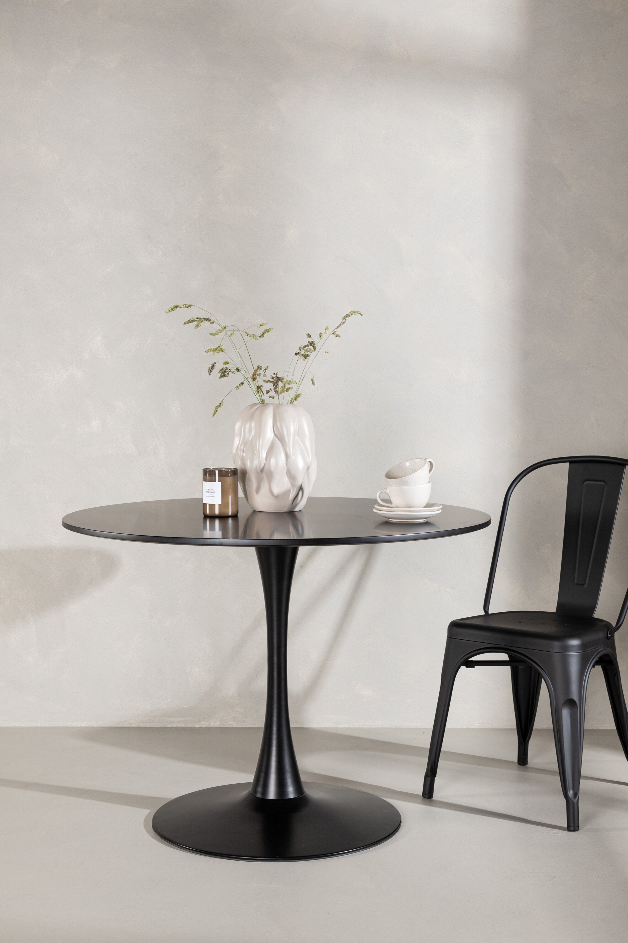 Glade Esstisch in Schwarz präsentiert im Onlineshop von KAQTU Design AG. Esstisch ist von Venture Home