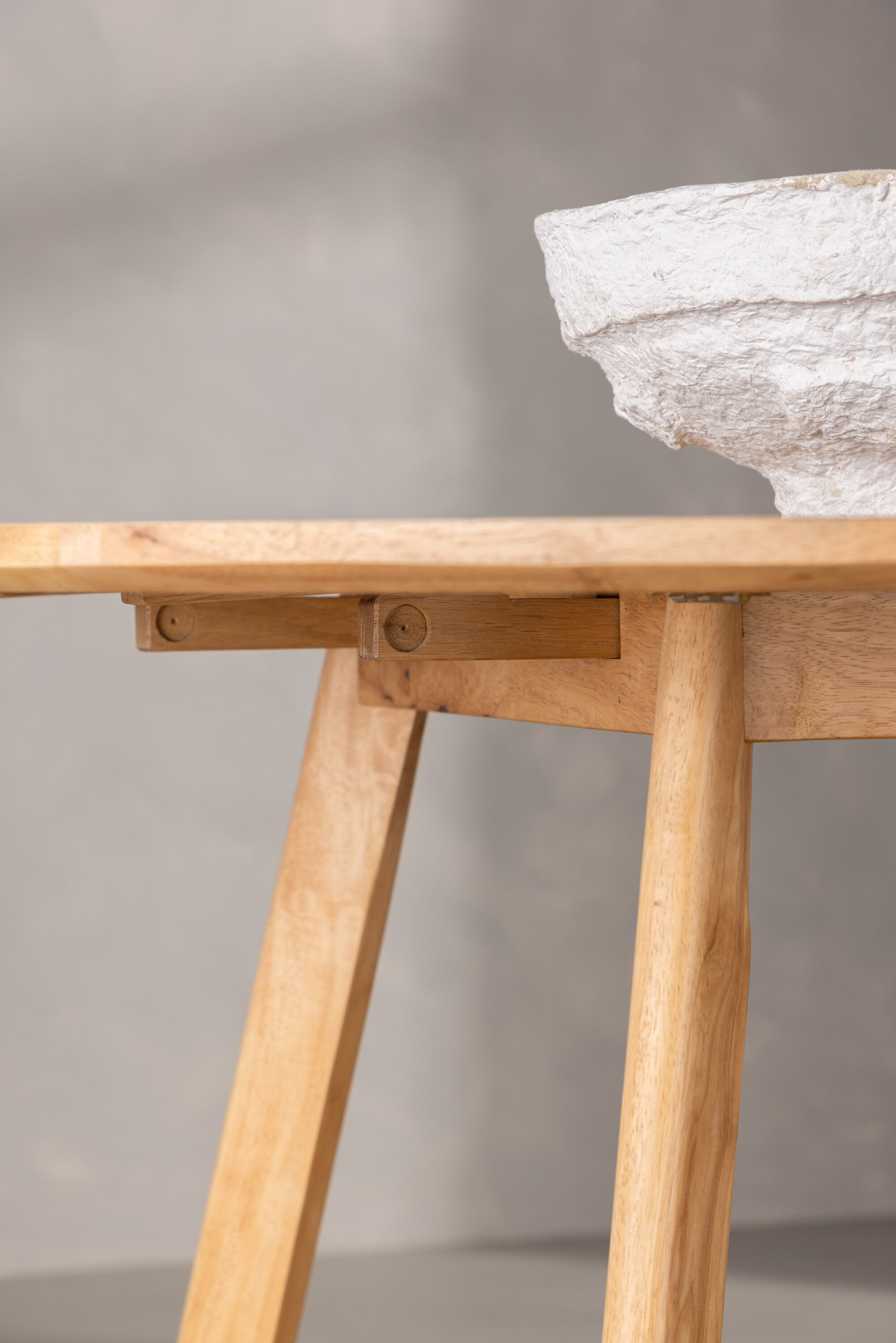 Yadikon Tisch in Braun präsentiert im Onlineshop von KAQTU Design AG. Esstisch ist von Venture Home