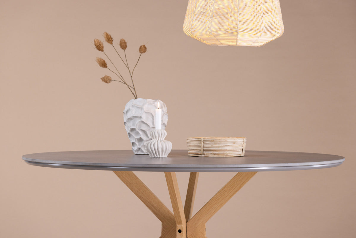 Piazza Esstisch in Grau präsentiert im Onlineshop von KAQTU Design AG. Esstisch ist von Venture Home