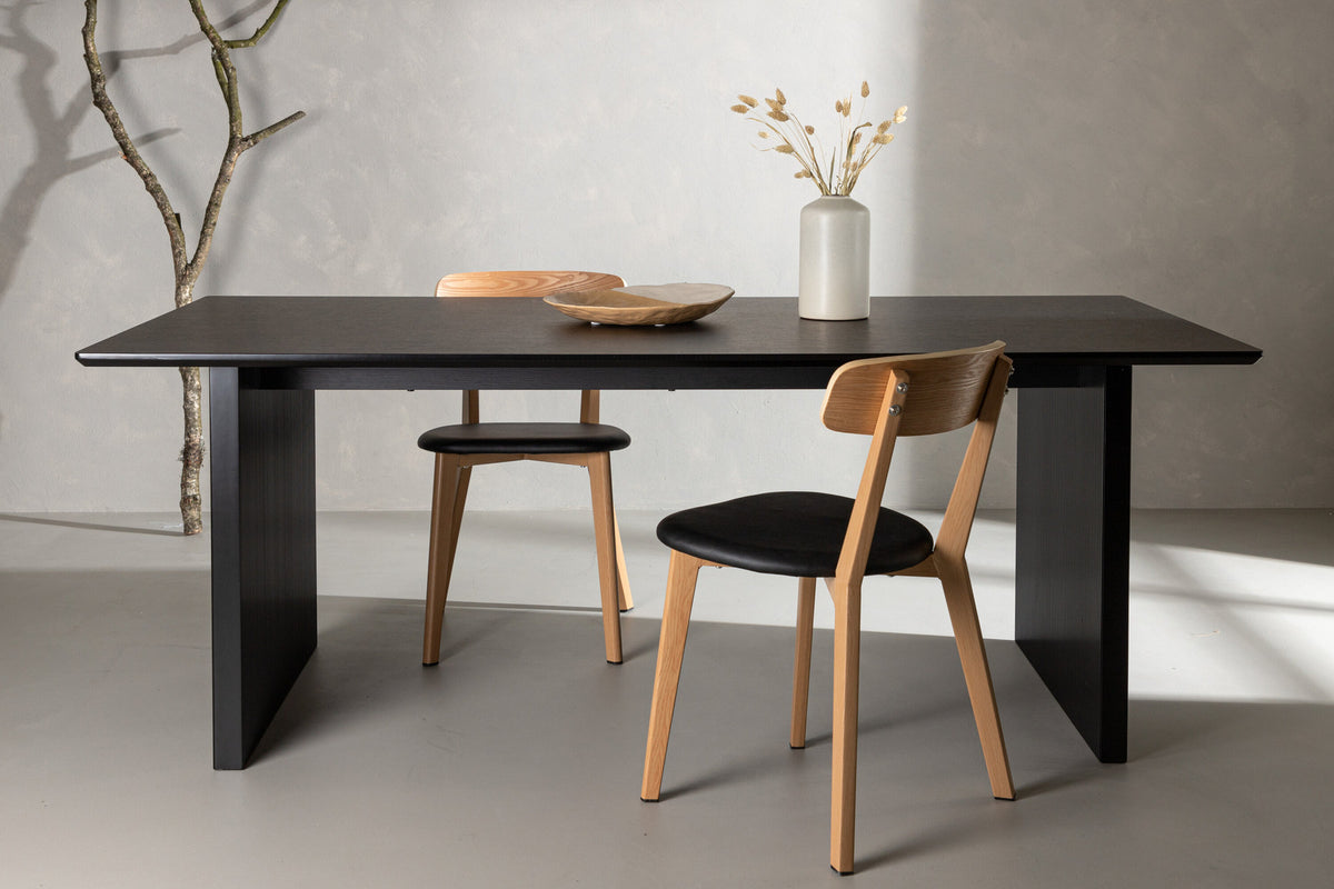 Vail Esstisch in Schwarz präsentiert im Onlineshop von KAQTU Design AG. Esstisch ist von Venture Home