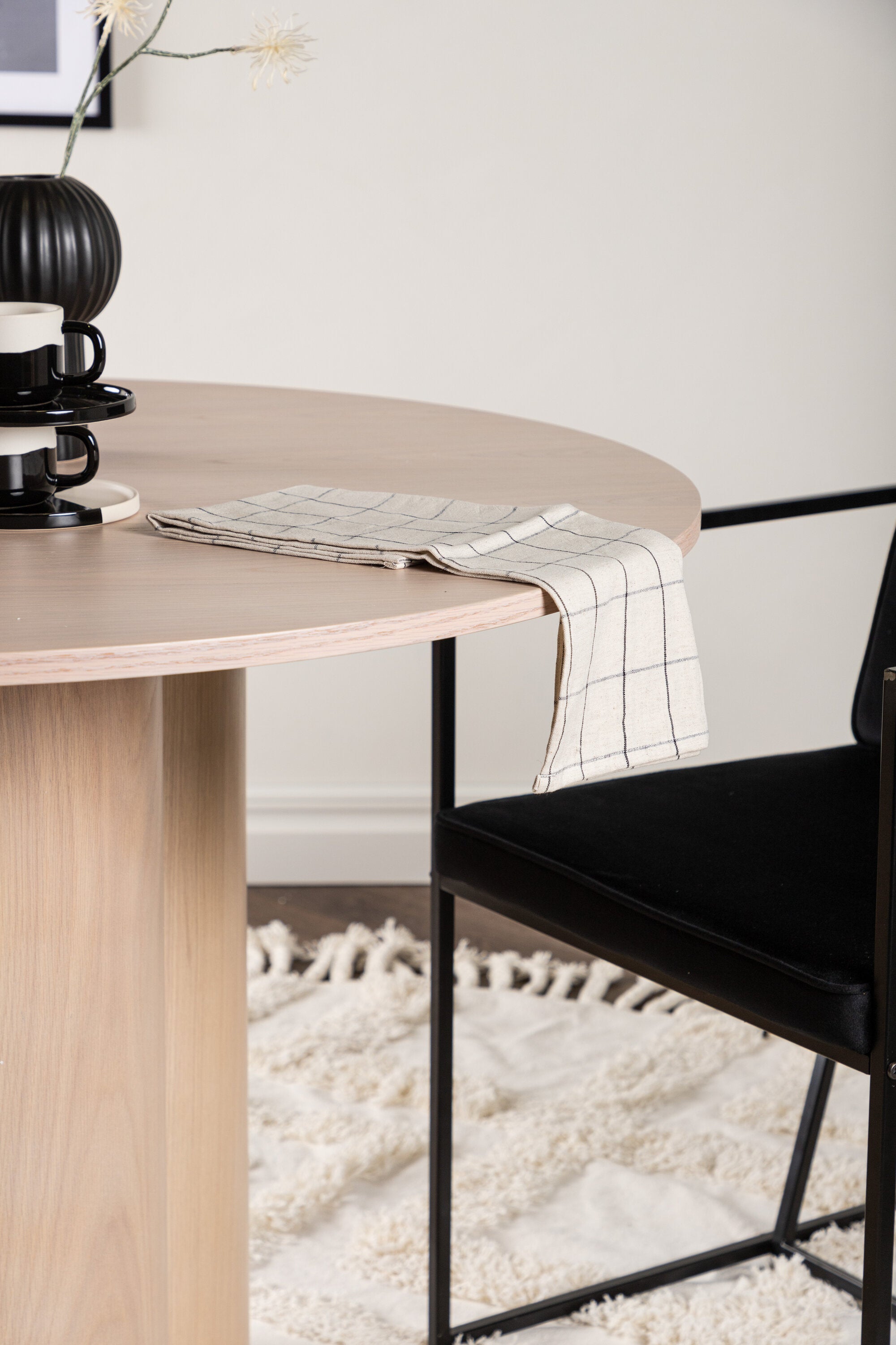 Olivia Esstisch in Tünchen präsentiert im Onlineshop von KAQTU Design AG. Esstisch ist von Venture Home