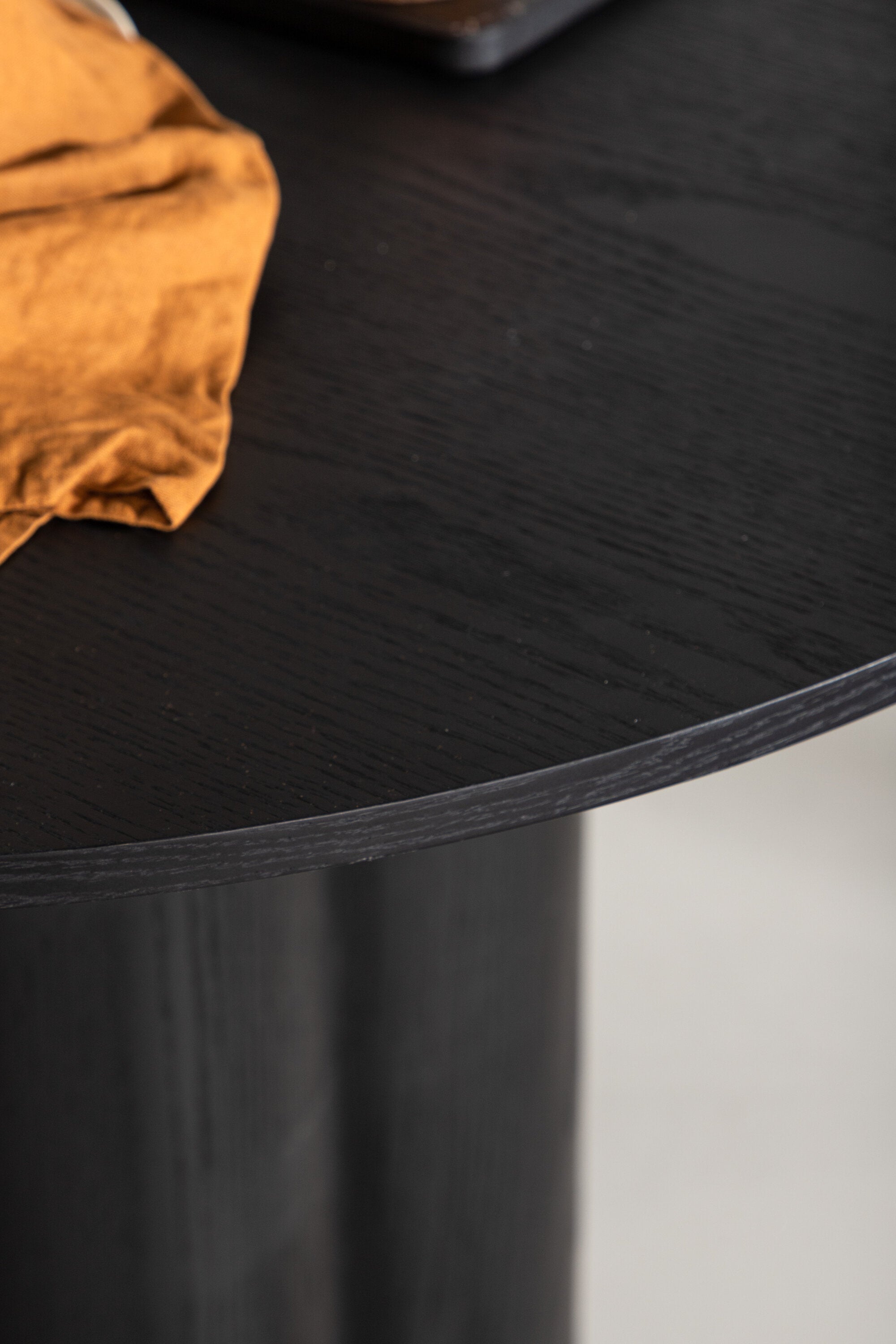 Olivia Esstisch in Schwarz präsentiert im Onlineshop von KAQTU Design AG. Esstisch ist von Venture Home