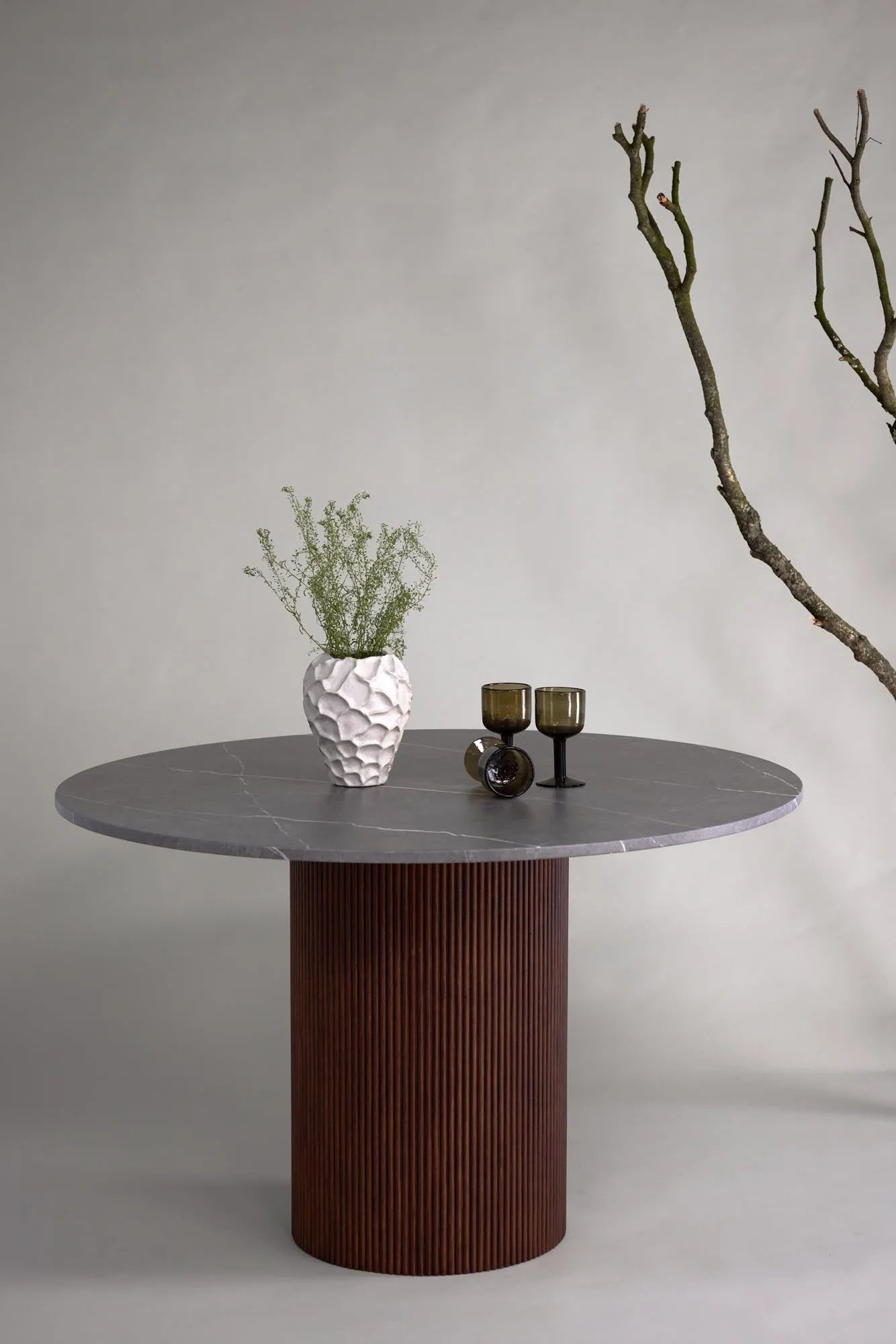 Austin Tisch in Mokka präsentiert im Onlineshop von KAQTU Design AG. Esstisch ist von Vind