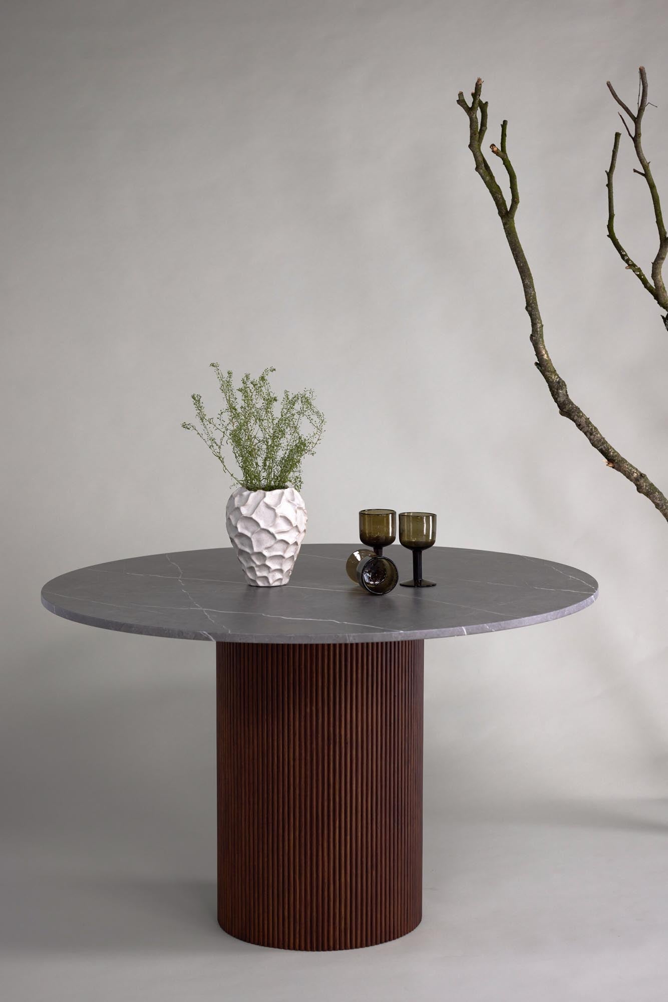 Austin Tisch in Mokka präsentiert im Onlineshop von KAQTU Design AG. Esstisch ist von Vind