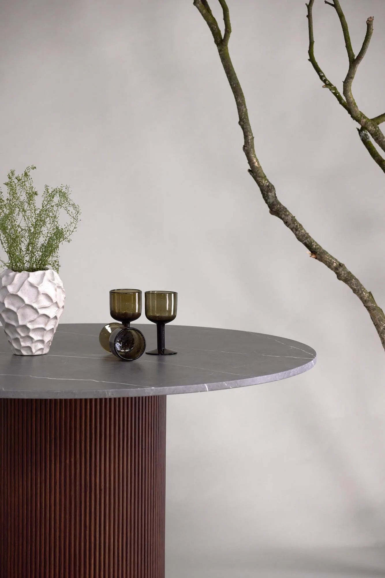 Austin Tisch in Mokka präsentiert im Onlineshop von KAQTU Design AG. Esstisch ist von Vind