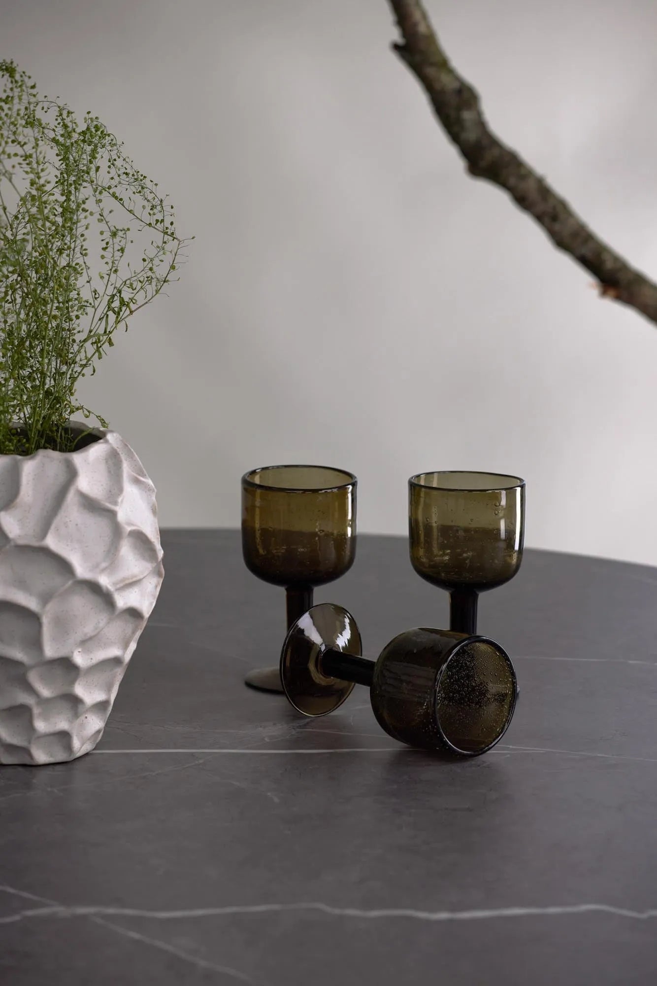 Austin Tisch in Mokka präsentiert im Onlineshop von KAQTU Design AG. Esstisch ist von Vind