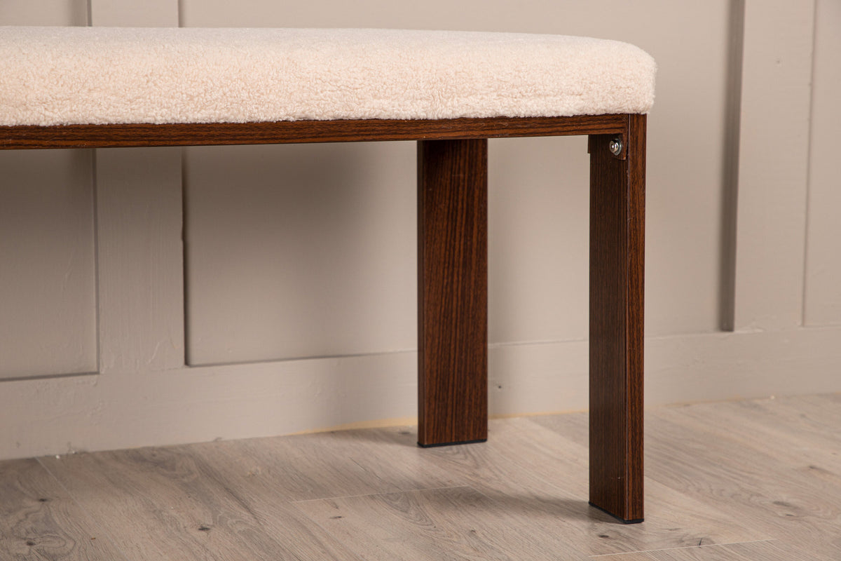 Chester Bank in Weiss präsentiert im Onlineshop von KAQTU Design AG. Sitzbank ist von Venture Home