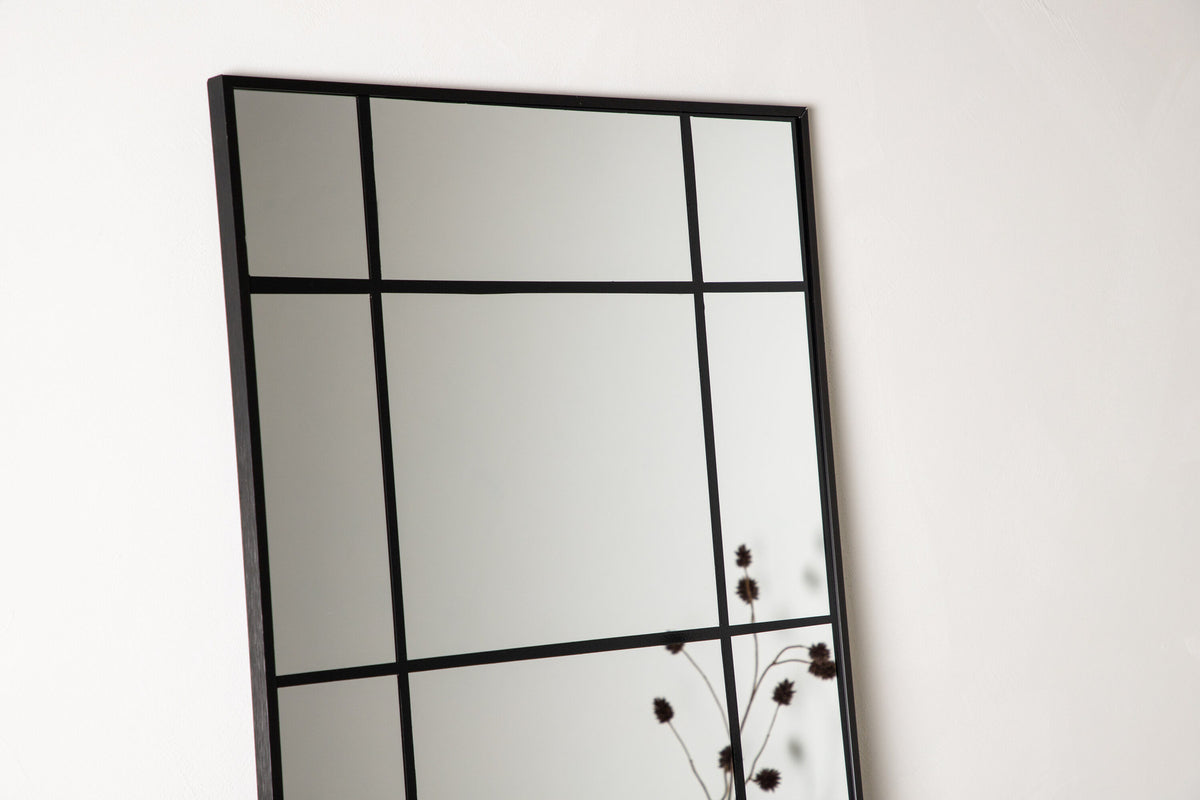 Lake Spiegel in Schwarz präsentiert im Onlineshop von KAQTU Design AG. Spiegel ist von Venture Home