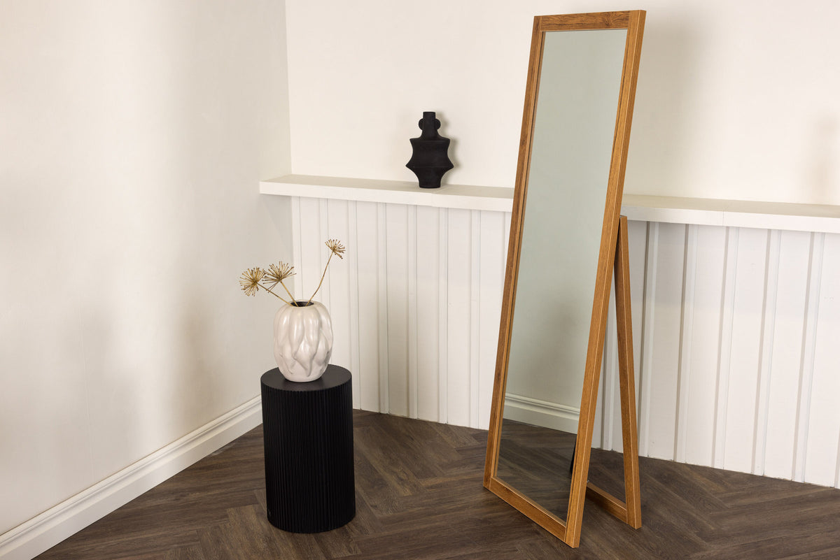 Sebring Spiegel in Nussbaum präsentiert im Onlineshop von KAQTU Design AG. Spiegel ist von Venture Home