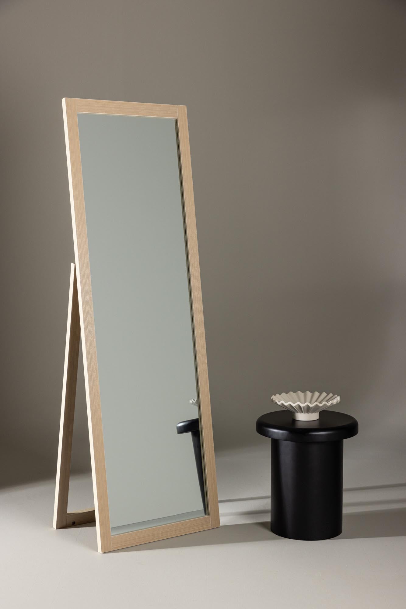 Vielseitiger Sebring Spiegel von Venture Home: Stilvolles Design, optimale Lichtreflexion und langlebige Materialien für jeden Raum.