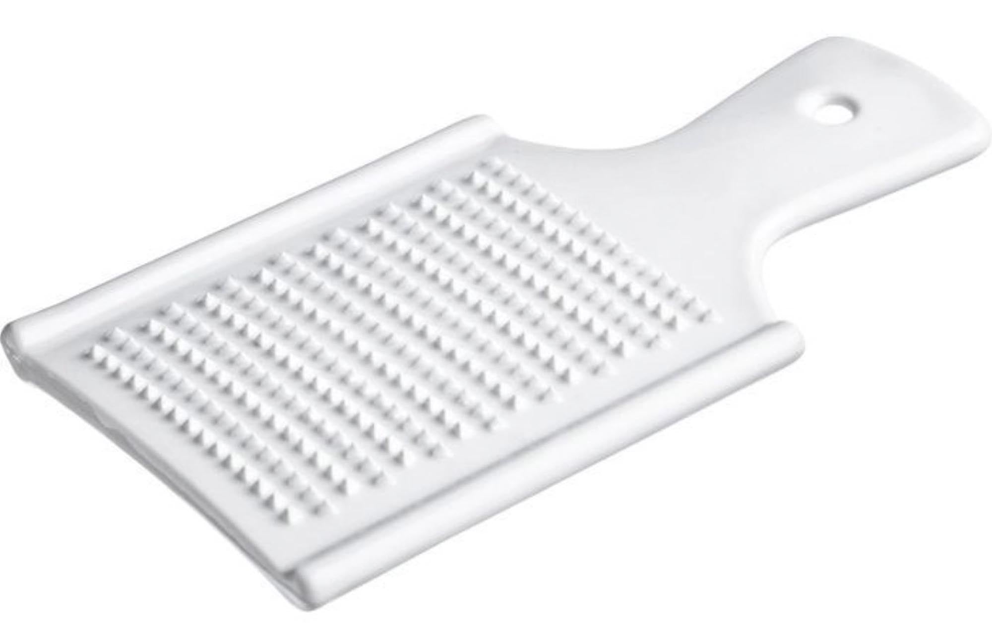 Handreibe, Keramik, 15x7.7cm in Weiss präsentiert im Onlineshop von KAQTU Design AG. Küchenhelfer ist von Westmark