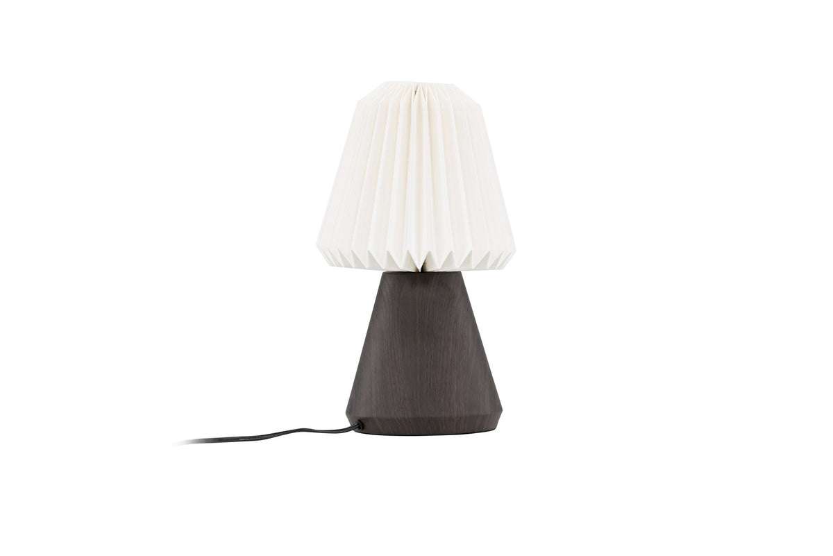 Fjällen Tischleuchte in Walnuss/ Weiss präsentiert im Onlineshop von KAQTU Design AG. Tischleuchte ist von Venture Home