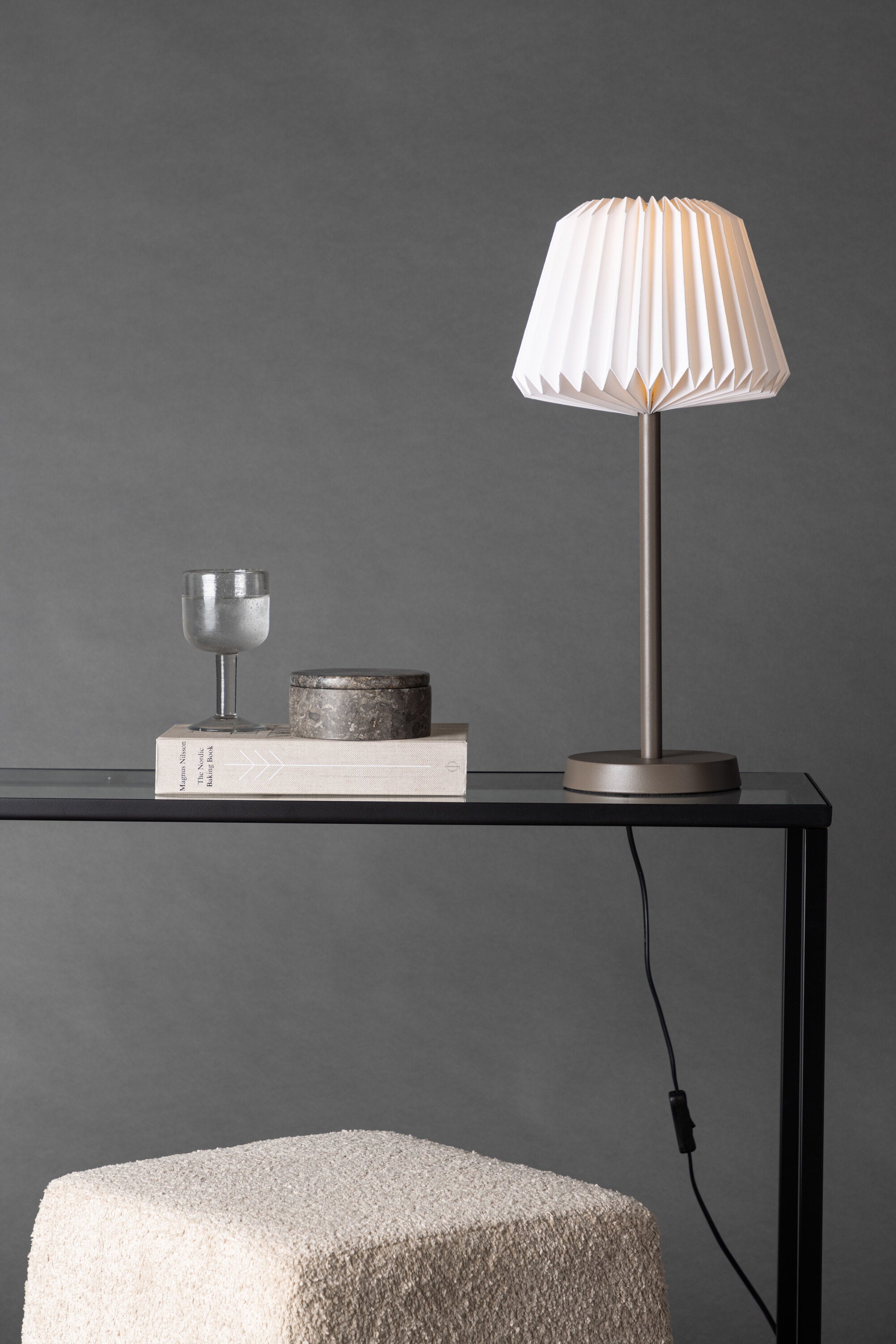 Tandådalen Tischlampe in Mokka präsentiert im Onlineshop von KAQTU Design AG. Tischleuchte ist von Venture Home