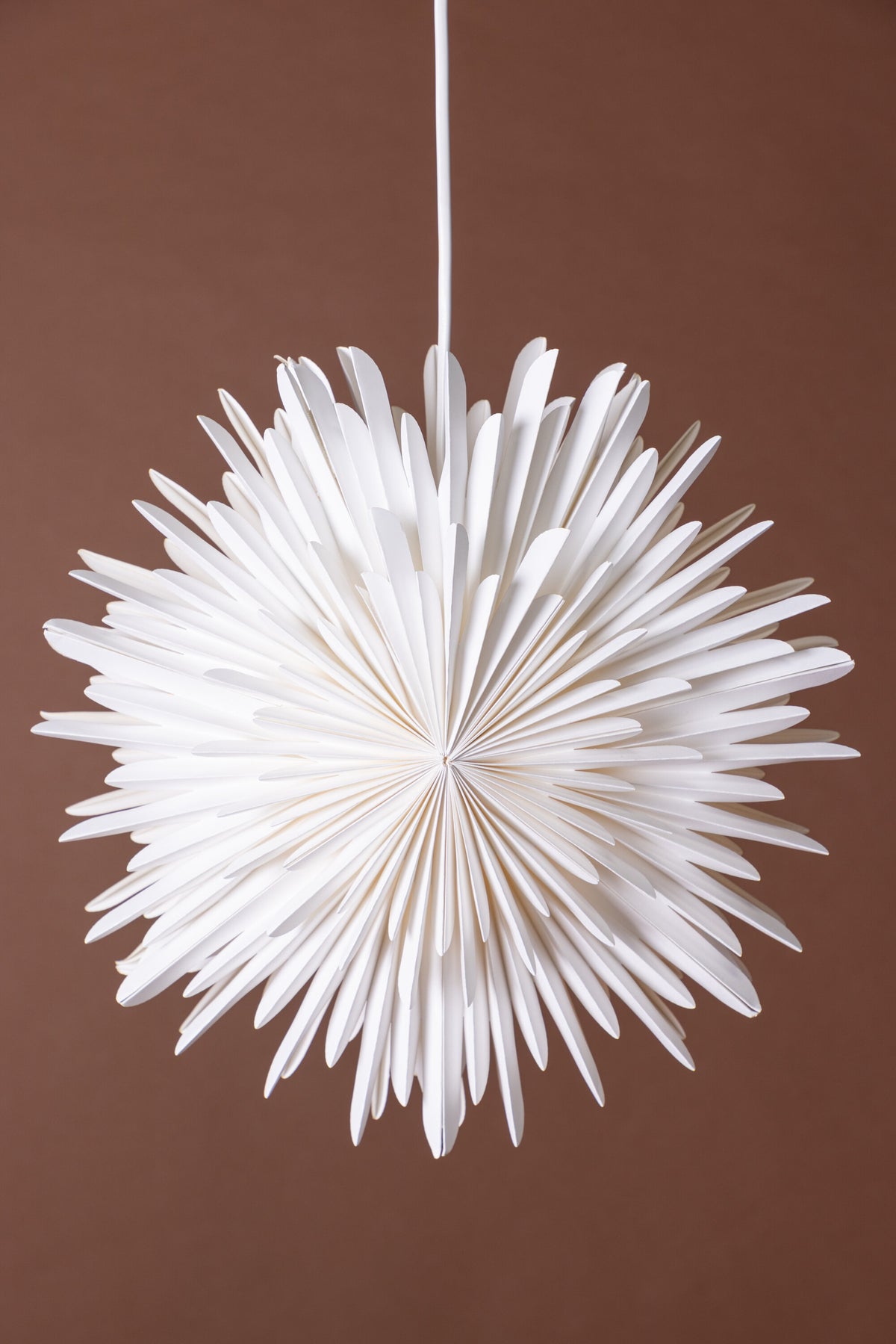 Siegel Pendelleuchte in Weiss präsentiert im Onlineshop von KAQTU Design AG. Weihnachtszubehör ist von Venture Home