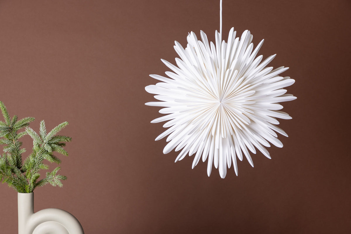 Siegel Pendelleuchte in Weiss präsentiert im Onlineshop von KAQTU Design AG. Pendelleuchte ist von Venture Home