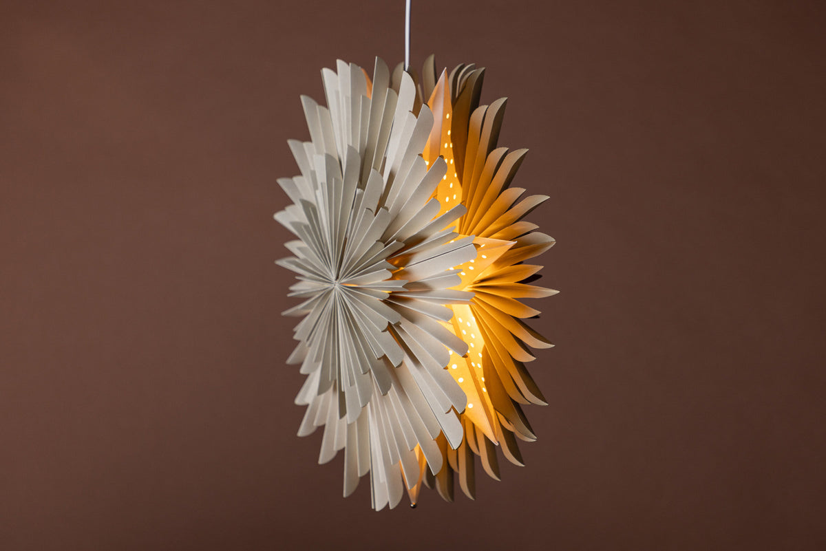 Siegel Pendelleuchte in Beige präsentiert im Onlineshop von KAQTU Design AG. Pendelleuchte ist von Venture Home