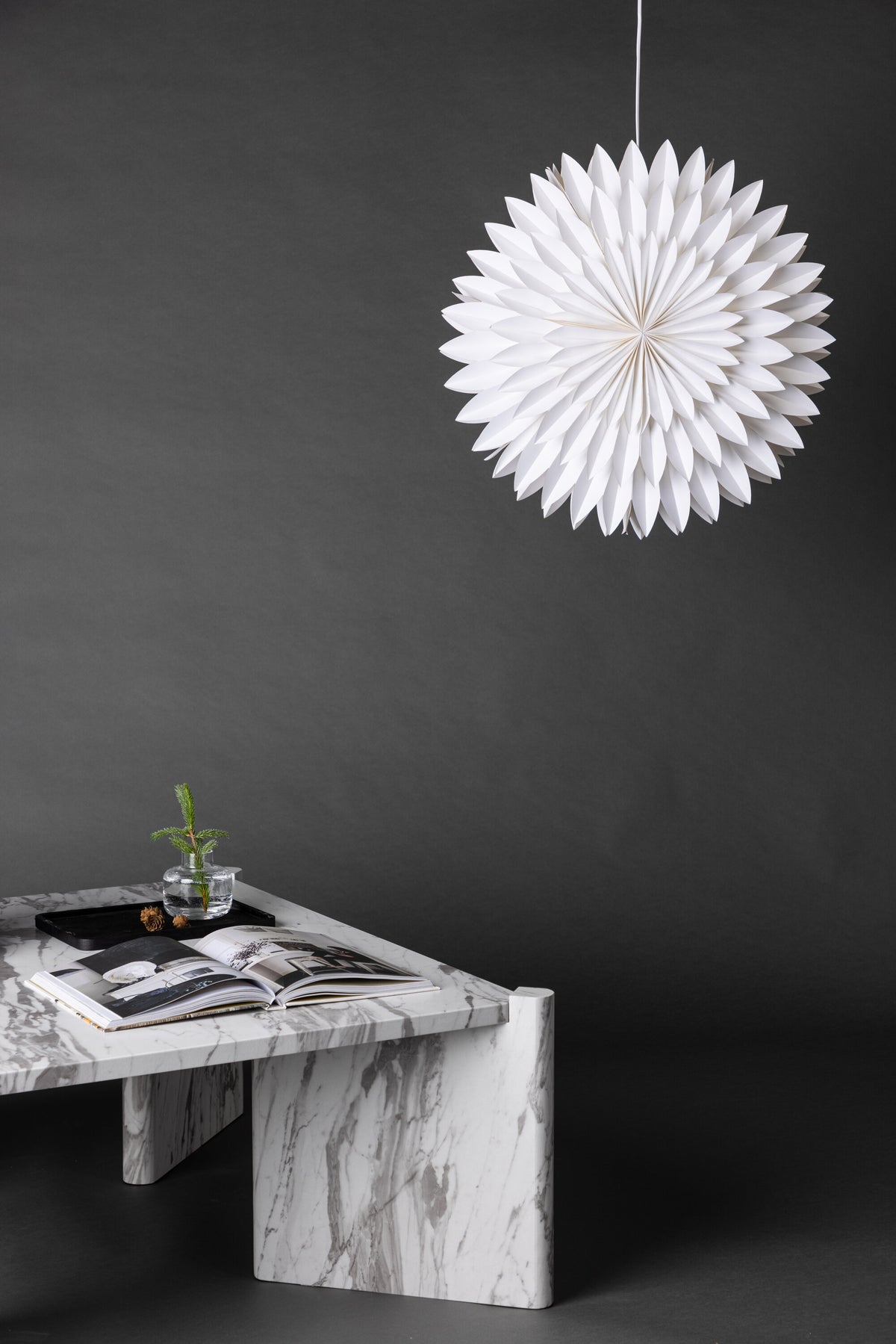 Storlien Pendelleuchte in Weiss präsentiert im Onlineshop von KAQTU Design AG. Weihnachtszubehör ist von Venture Home