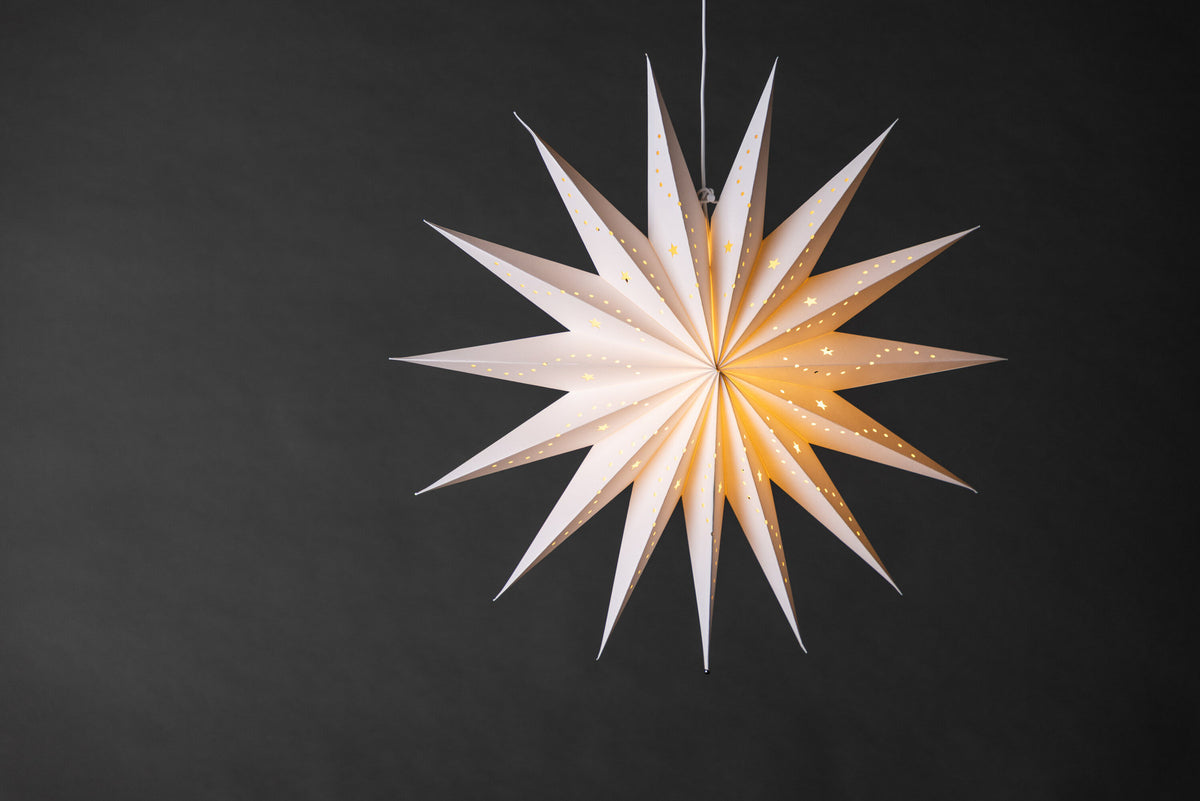 Lindvallen Pendelleuchte in Weiss präsentiert im Onlineshop von KAQTU Design AG. Pendelleuchte ist von Venture Home