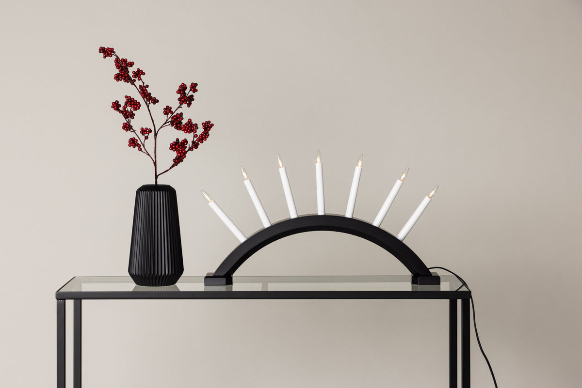 Kebnekaise Tischleuchte in Schwarz präsentiert im Onlineshop von KAQTU Design AG. Tischleuchte ist von Venture Home