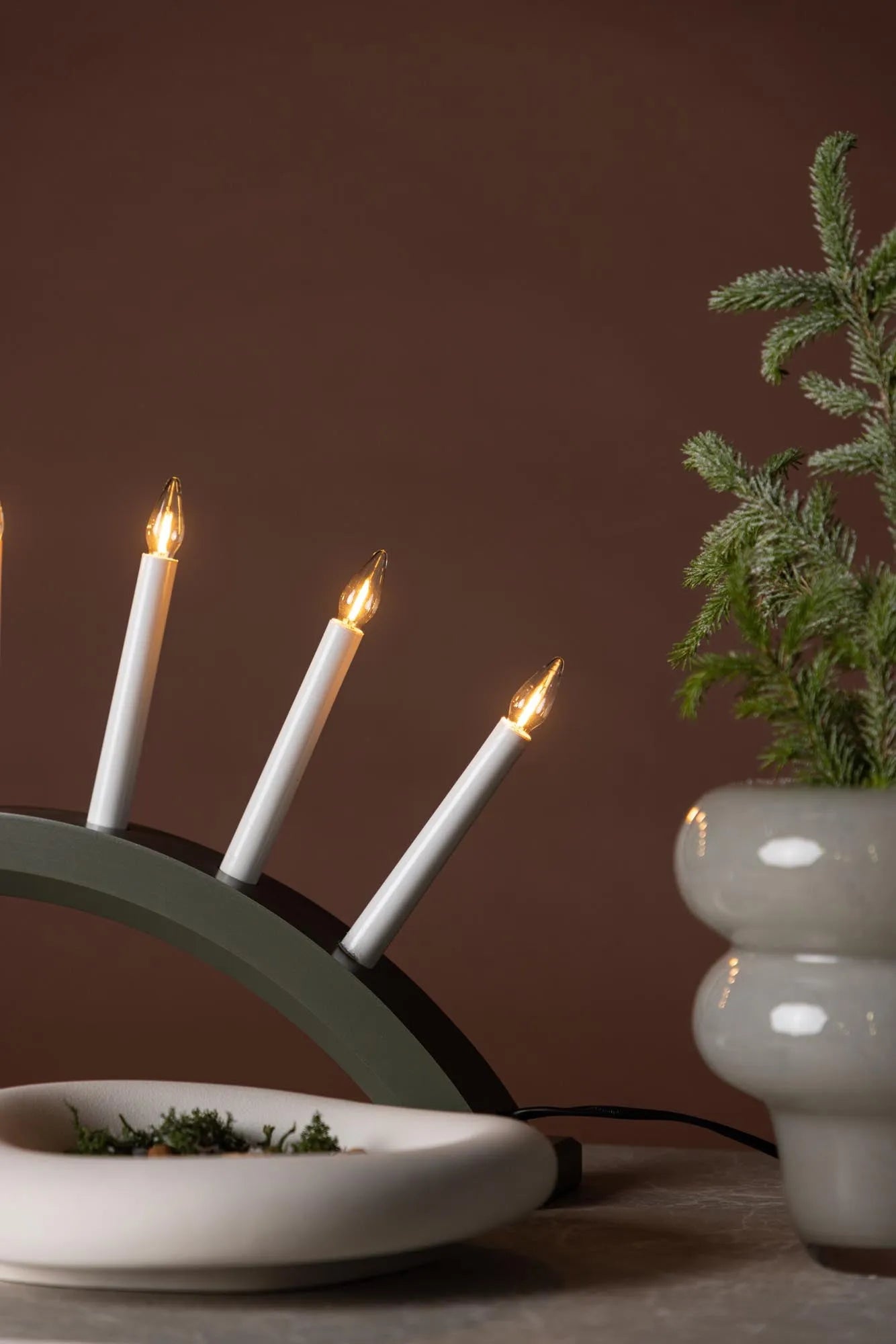 Elegante Tischleuchte Kebnekaise: Minimalistisches Design von Venture.