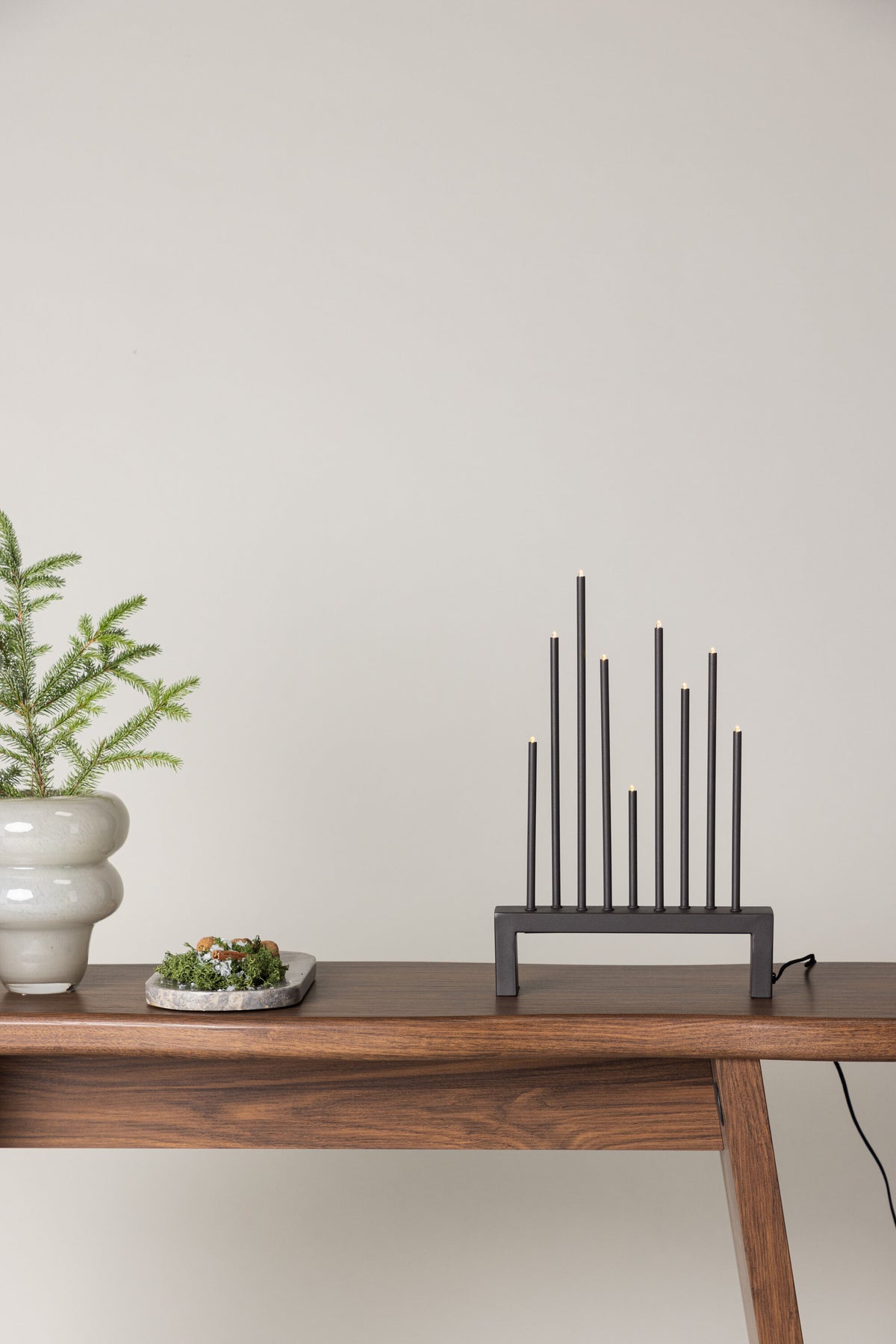 Vallåsen Tischlampe in Mokka präsentiert im Onlineshop von KAQTU Design AG. Weihnachtszubehör ist von Venture Home
