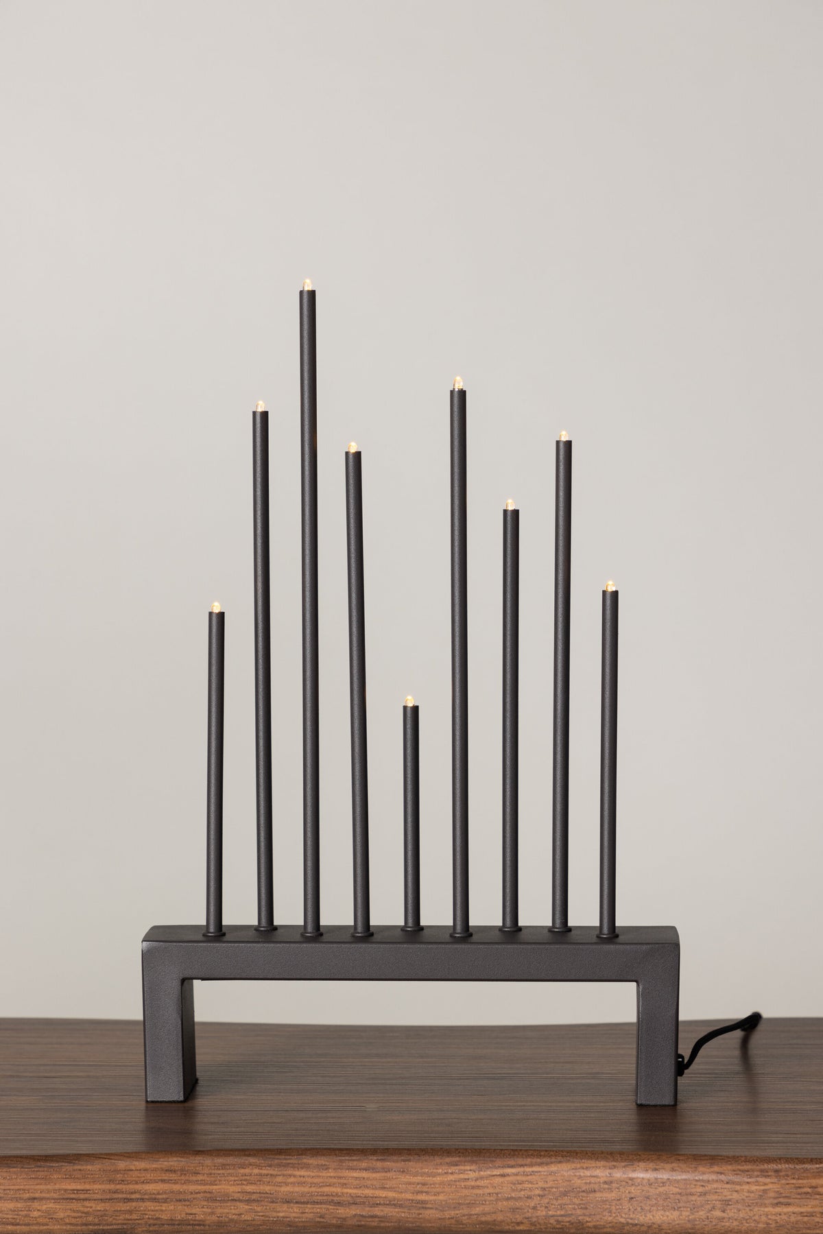 Vallåsen Tischlampe in Mokka präsentiert im Onlineshop von KAQTU Design AG. Weihnachtszubehör ist von Venture Home