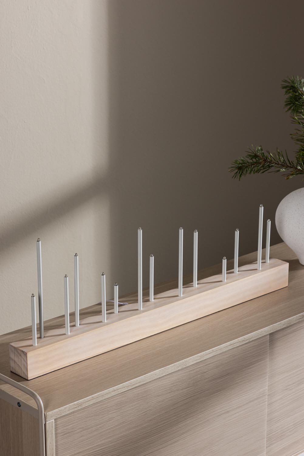 Kungsberget Tischleuchte in Tünchen präsentiert im Onlineshop von KAQTU Design AG. Tischleuchte ist von Venture Home