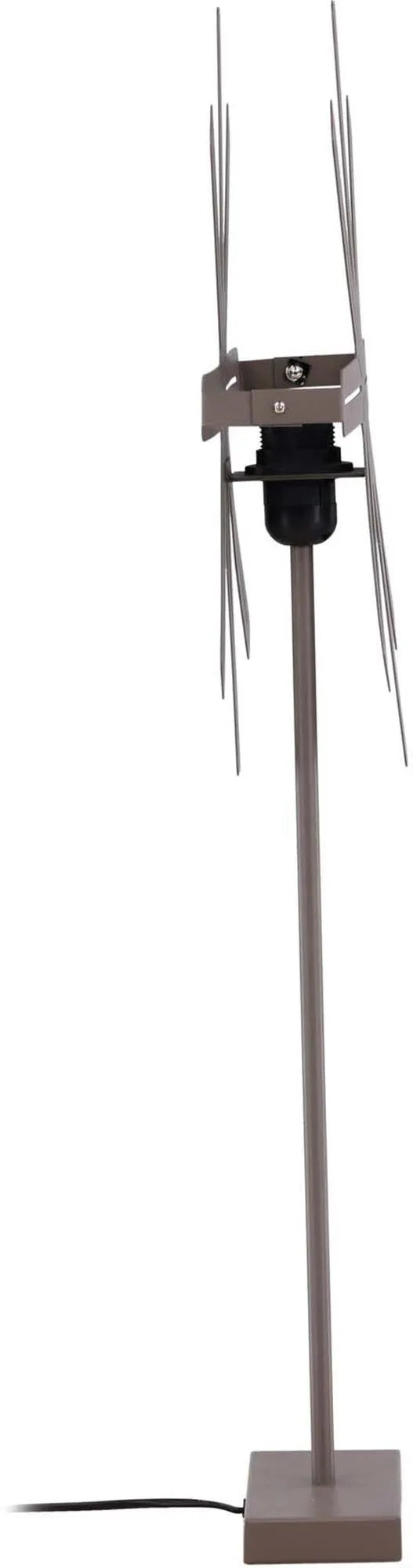 Die Säfsen Stehlampe von Venture Home: Eleganz und festliche Atmosphäre mit sternförmigem Schirm und stabilem Stahlfuß.