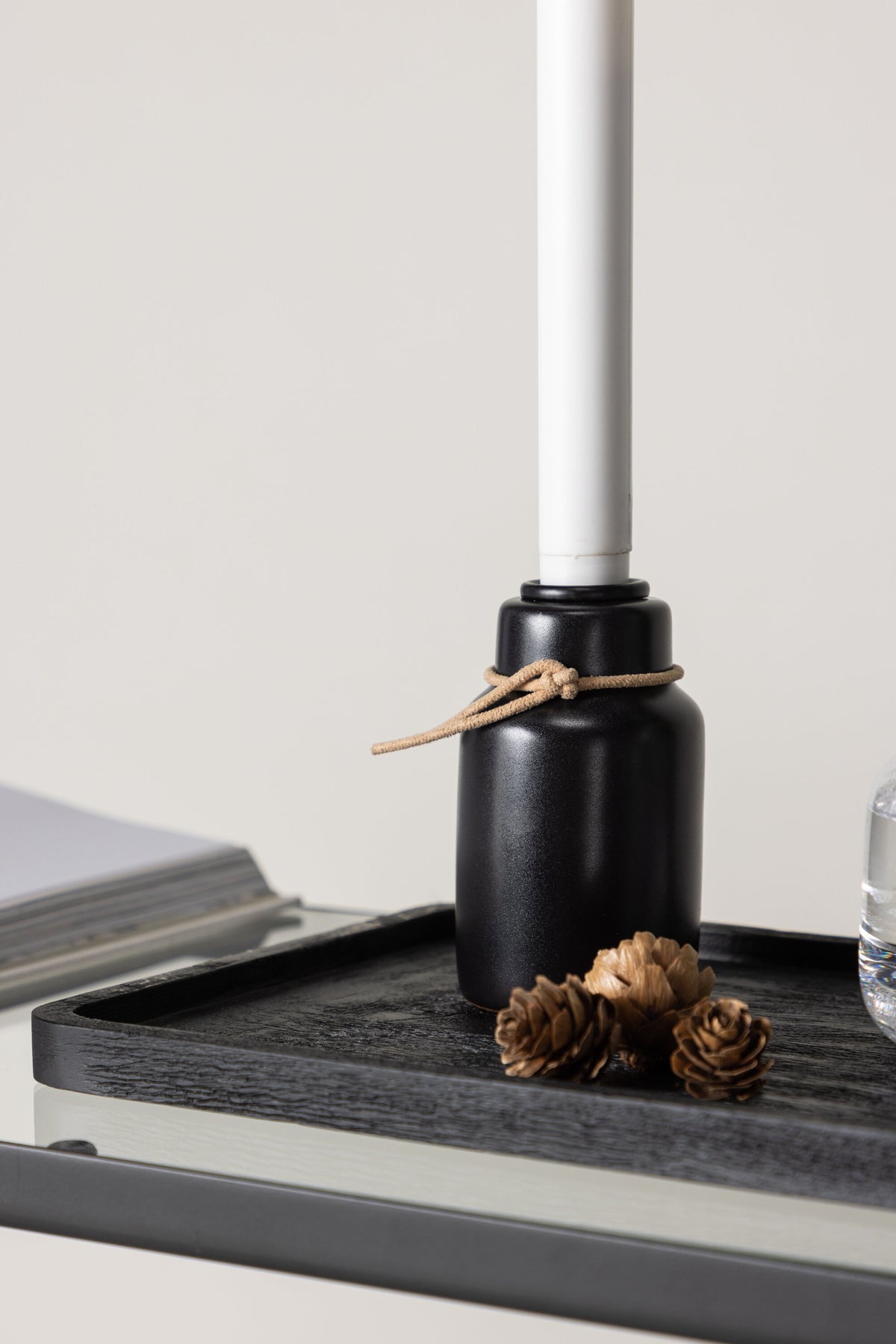 Ulricehamn Kerzenhalter in Schwarz präsentiert im Onlineshop von KAQTU Design AG. Kerzenständer ist von Venture Home