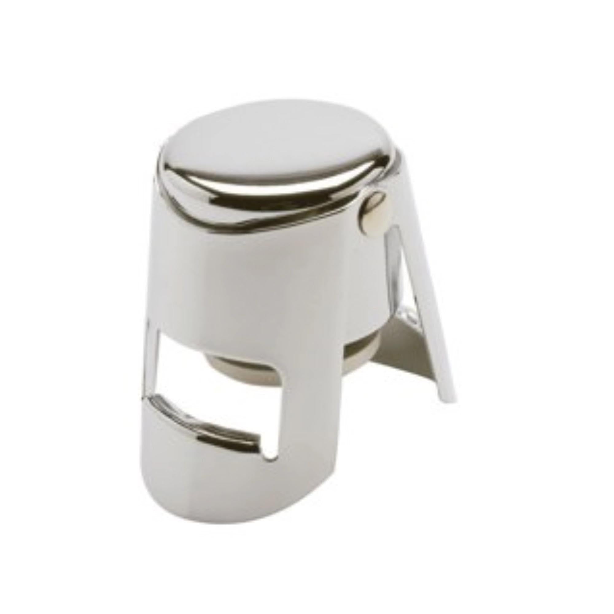 Sektflaschenverschluss, 4x4x5.2cm in Silber präsentiert im Onlineshop von KAQTU Design AG. Weinzubehör ist von Westmark