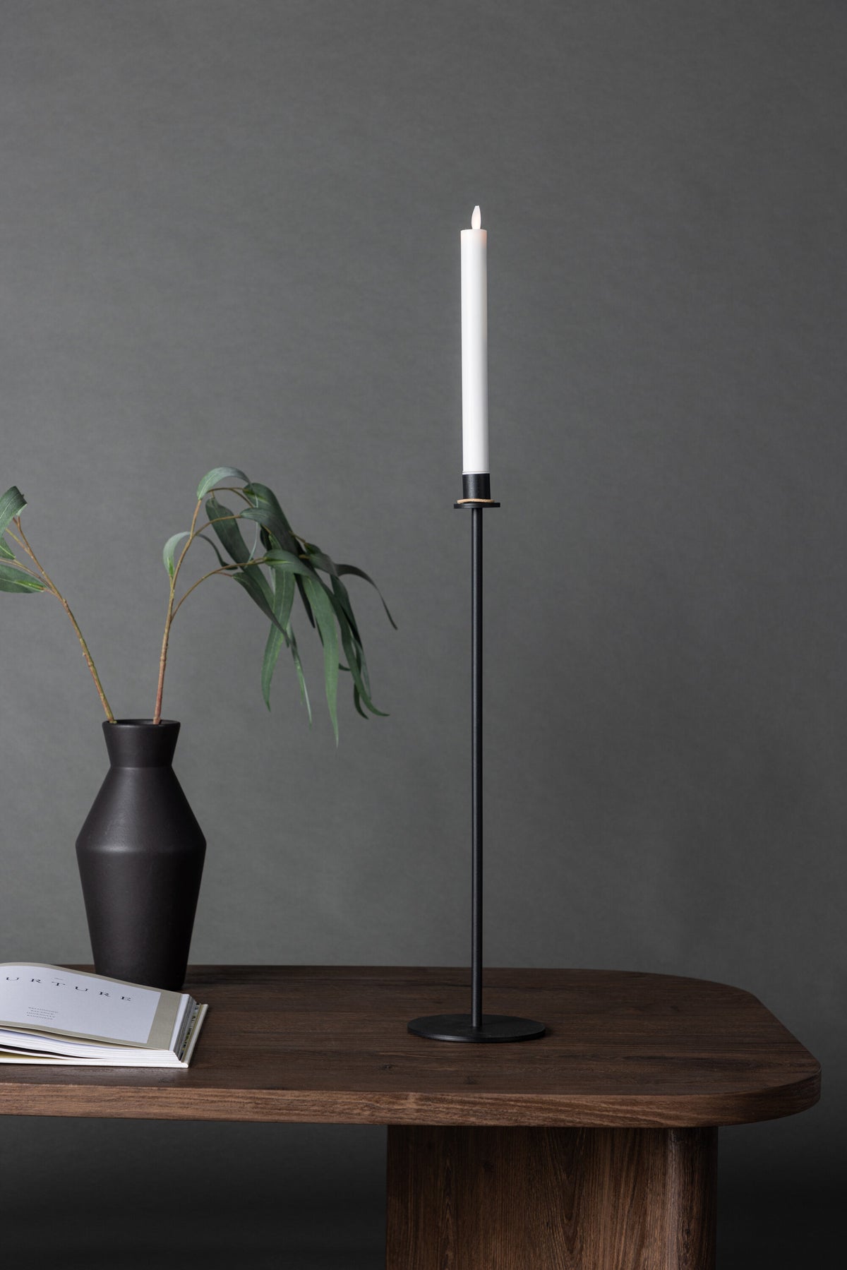 Högehall Kerzenständer in Schwarz präsentiert im Onlineshop von KAQTU Design AG. Kerzenständer ist von Venture Home