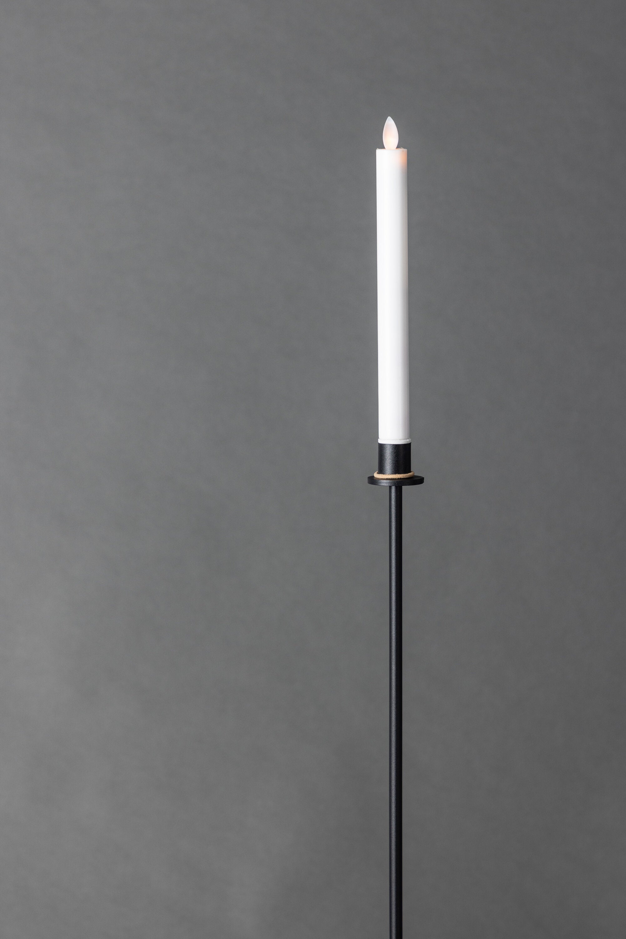 Högehall Kerzenständer in Schwarz präsentiert im Onlineshop von KAQTU Design AG. Kerzenständer ist von Venture Home
