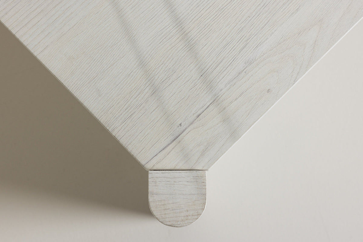Rogaland Coffee Tisch in Tünchen präsentiert im Onlineshop von KAQTU Design AG. Beistelltisch ist von Venture Home