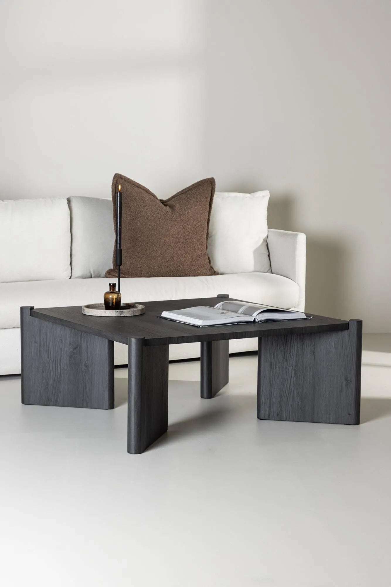 Rogaland Coffee Tisch: Minimalistisches Design trifft Funktionalität.