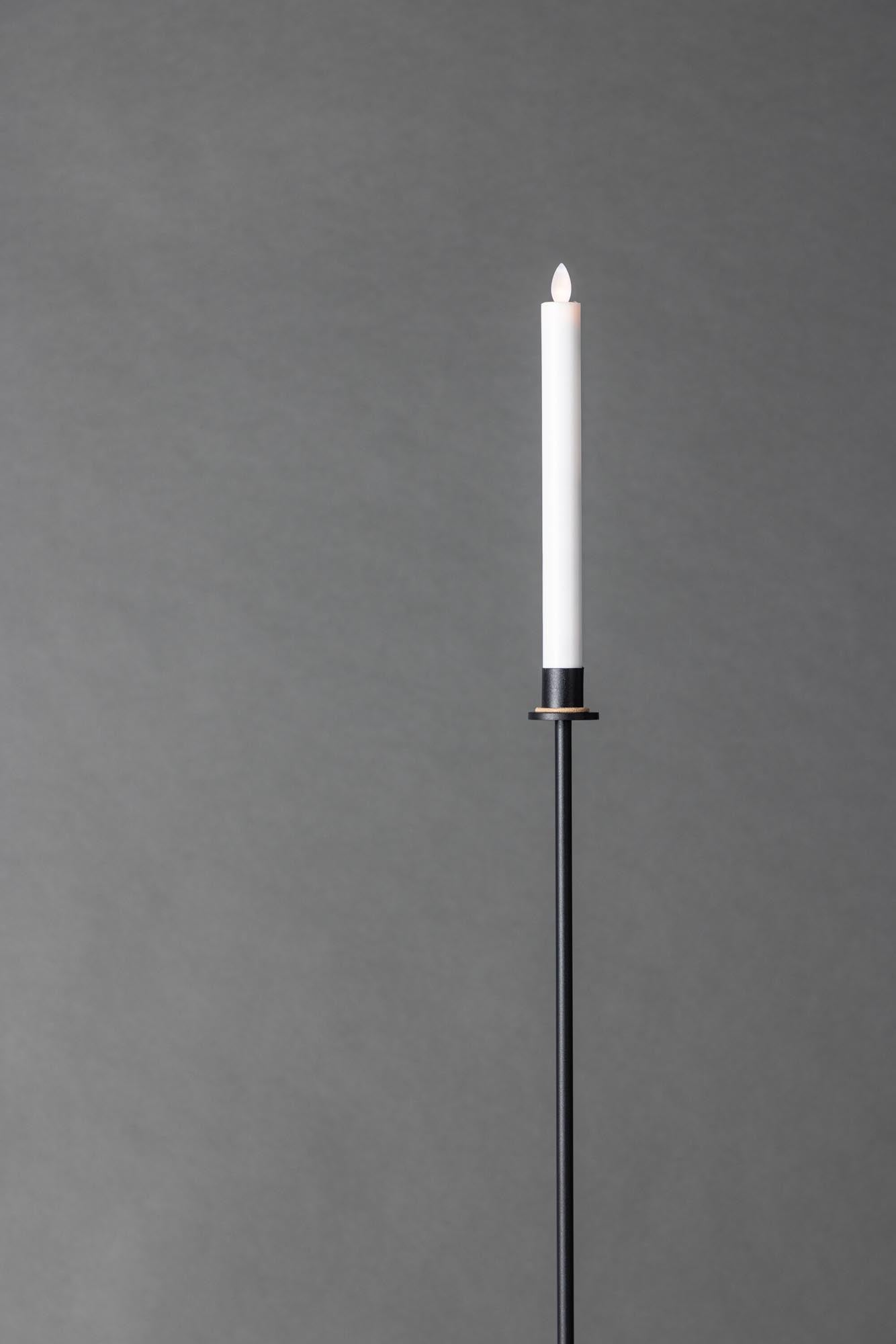 Eleganter Högehall Kerzenständer aus robustem schwarzem Stahl von Venture Home. Ideal für stilvolle Akzente in jedem Raum.