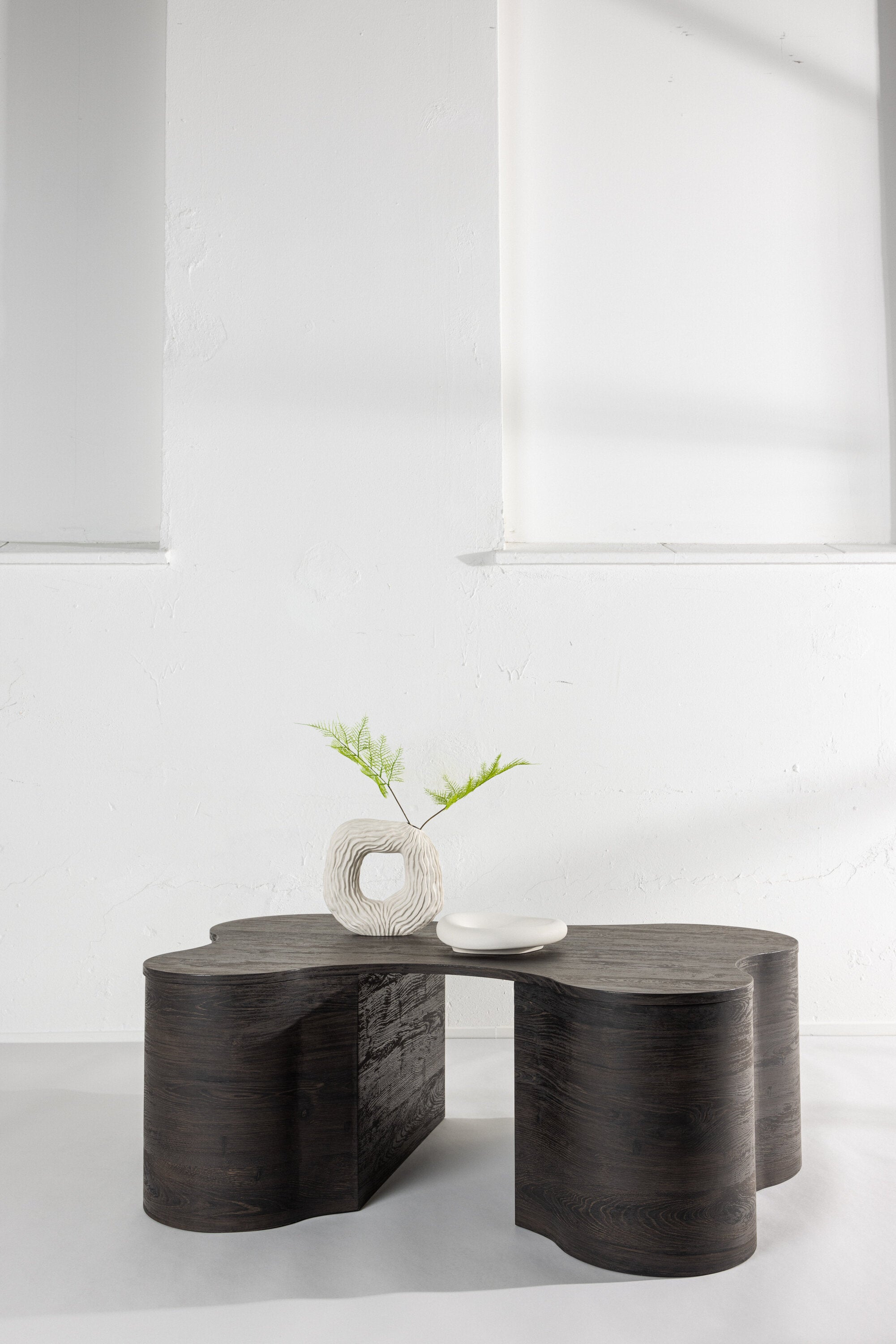 Larvik Coffee Tisch in Mokka präsentiert im Onlineshop von KAQTU Design AG. Beistelltisch ist von Venture Home