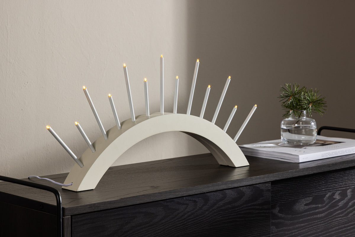 Björnrike Tischleuchte in Beige/Weiss präsentiert im Onlineshop von KAQTU Design AG. Tischleuchte ist von Venture Home