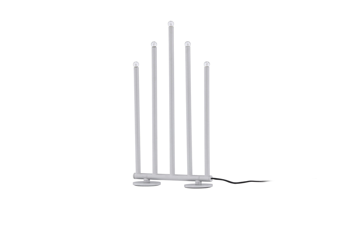 Björnfjället Tischlampe in Silber präsentiert im Onlineshop von KAQTU Design AG. Tischleuchte ist von Venture Home
