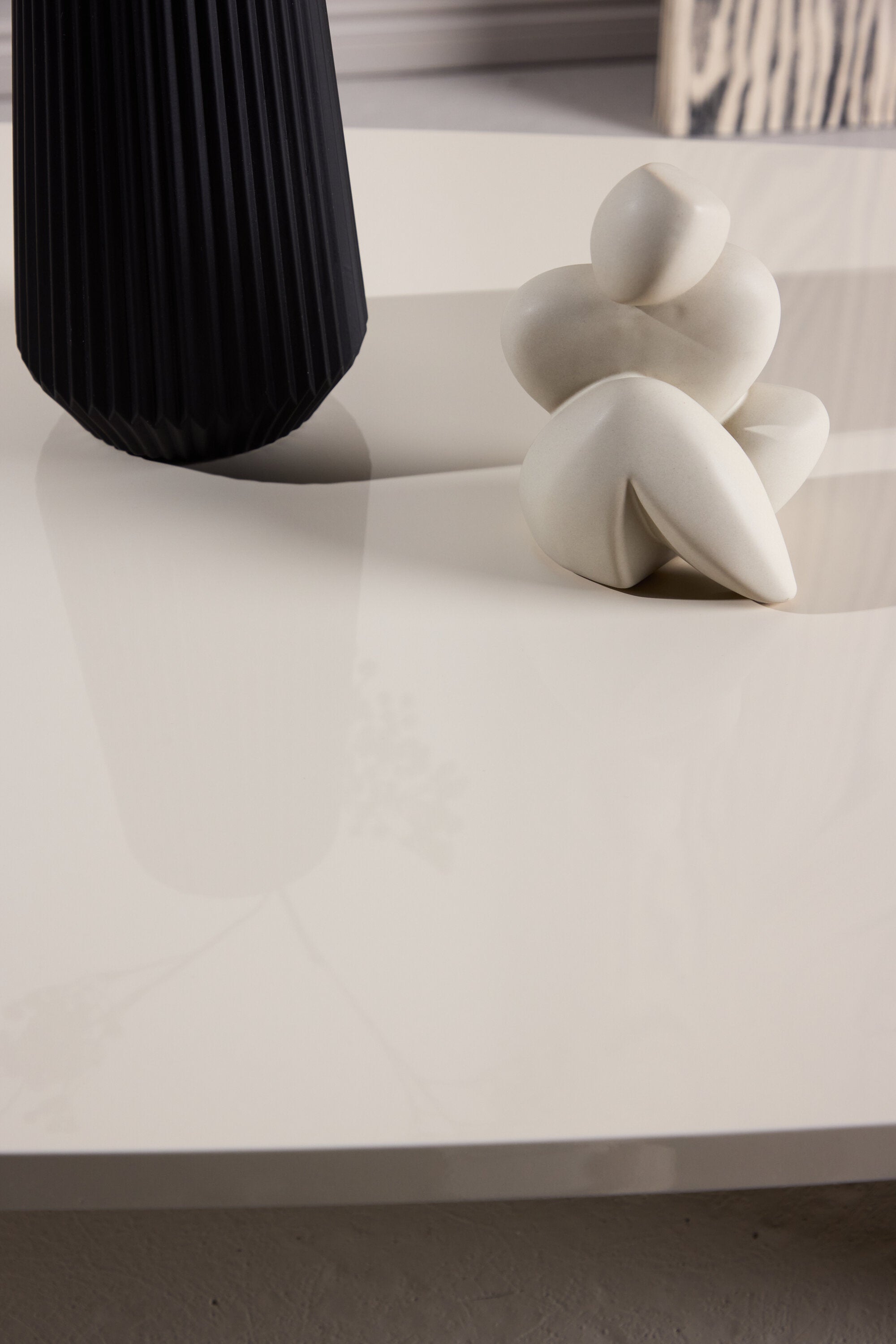 Grönvik Sofa-Tisch in Beige präsentiert im Onlineshop von KAQTU Design AG. Beistelltisch ist von Venture Home